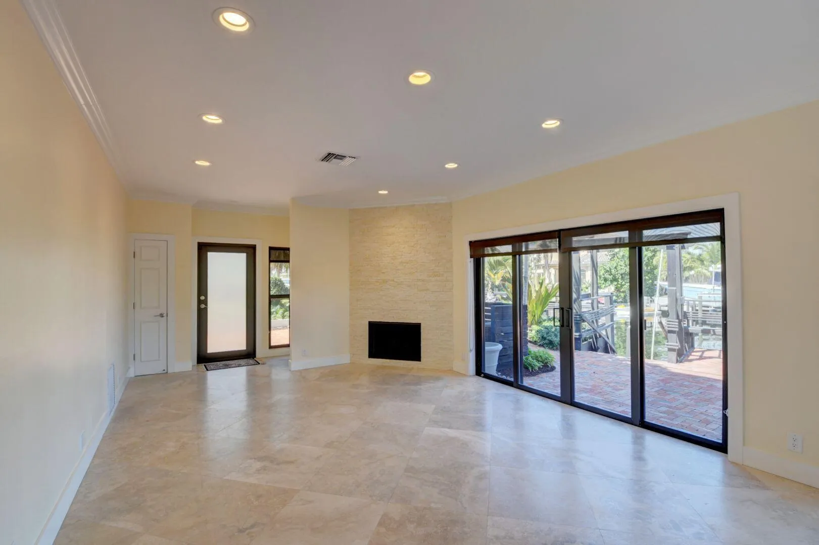 1121 Bel Air Drive, #4