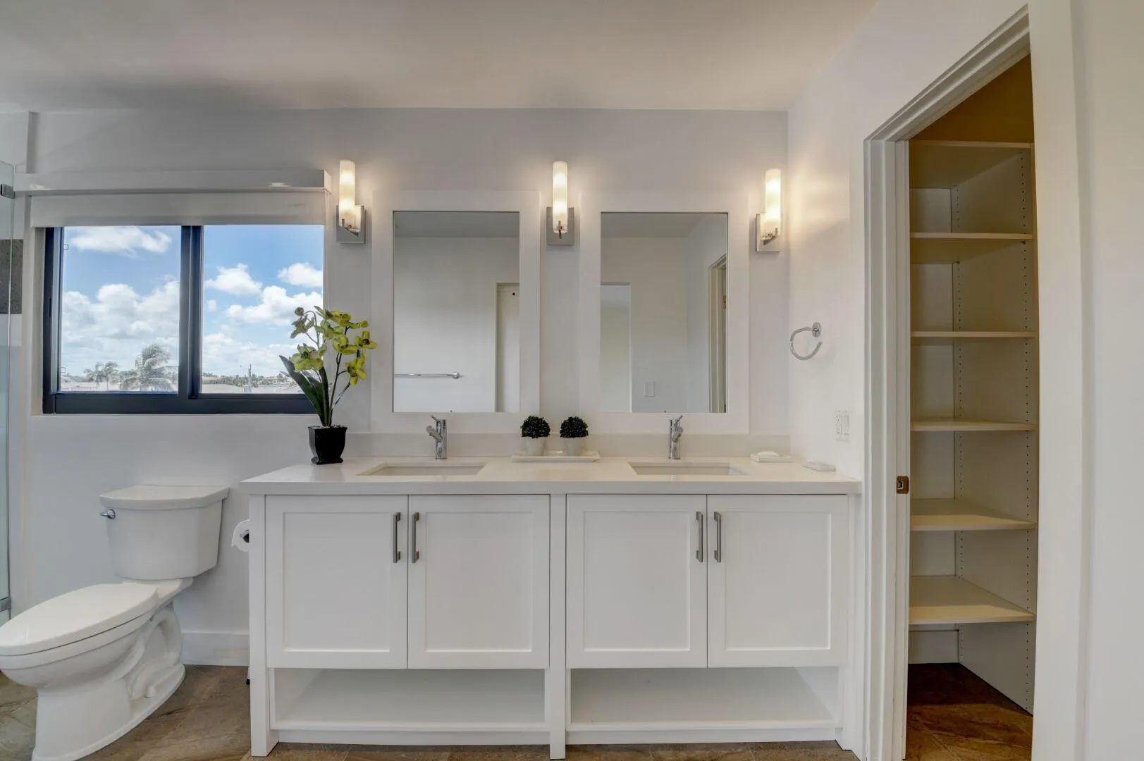 1121 Bel Air Drive, #4