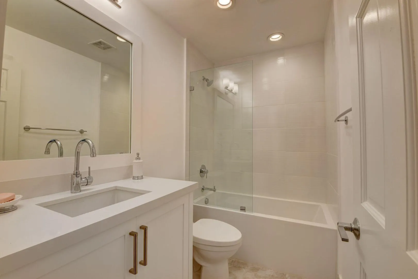 1121 Bel Air Drive, #4