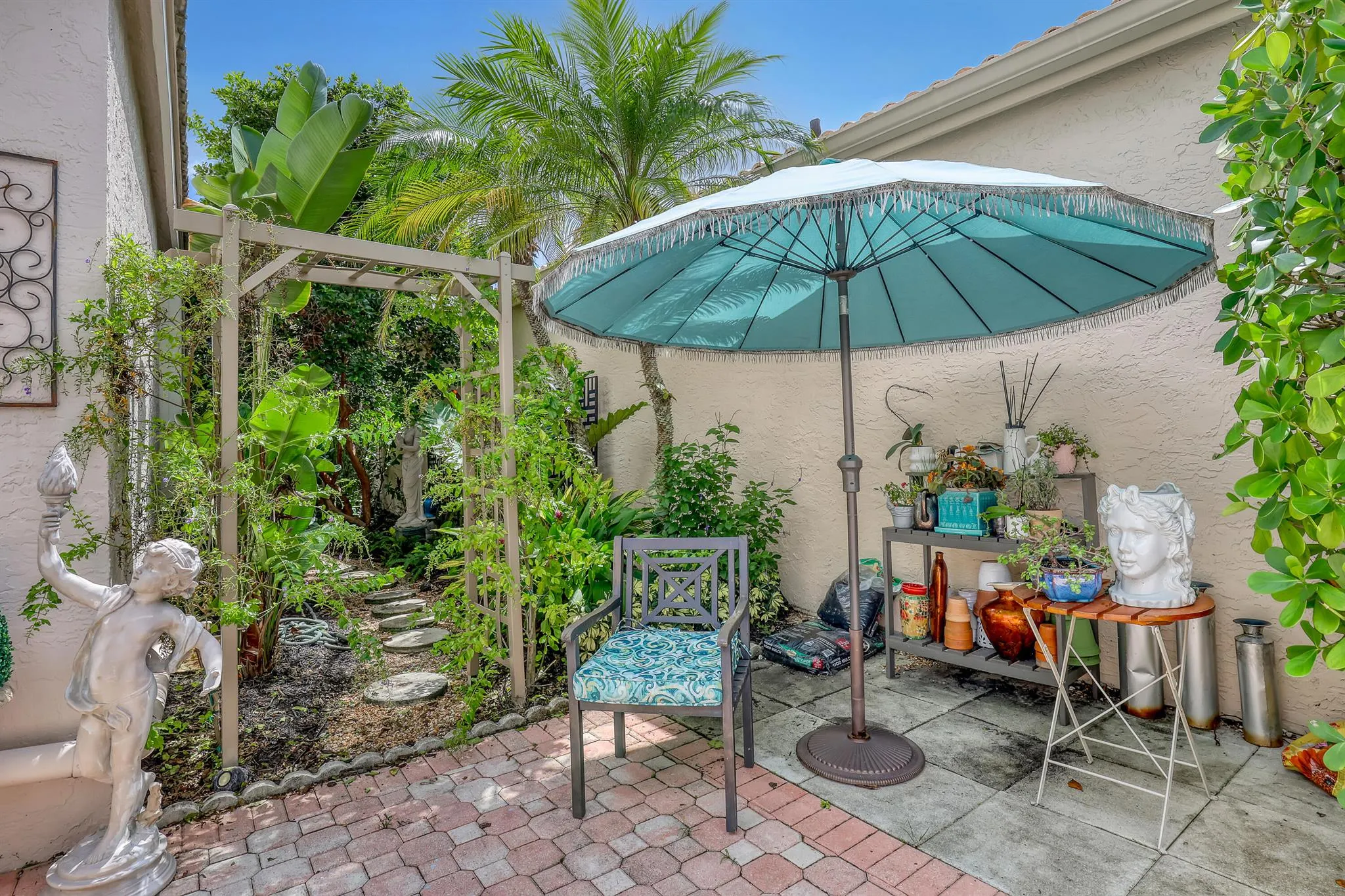 2076 Cezanne Road