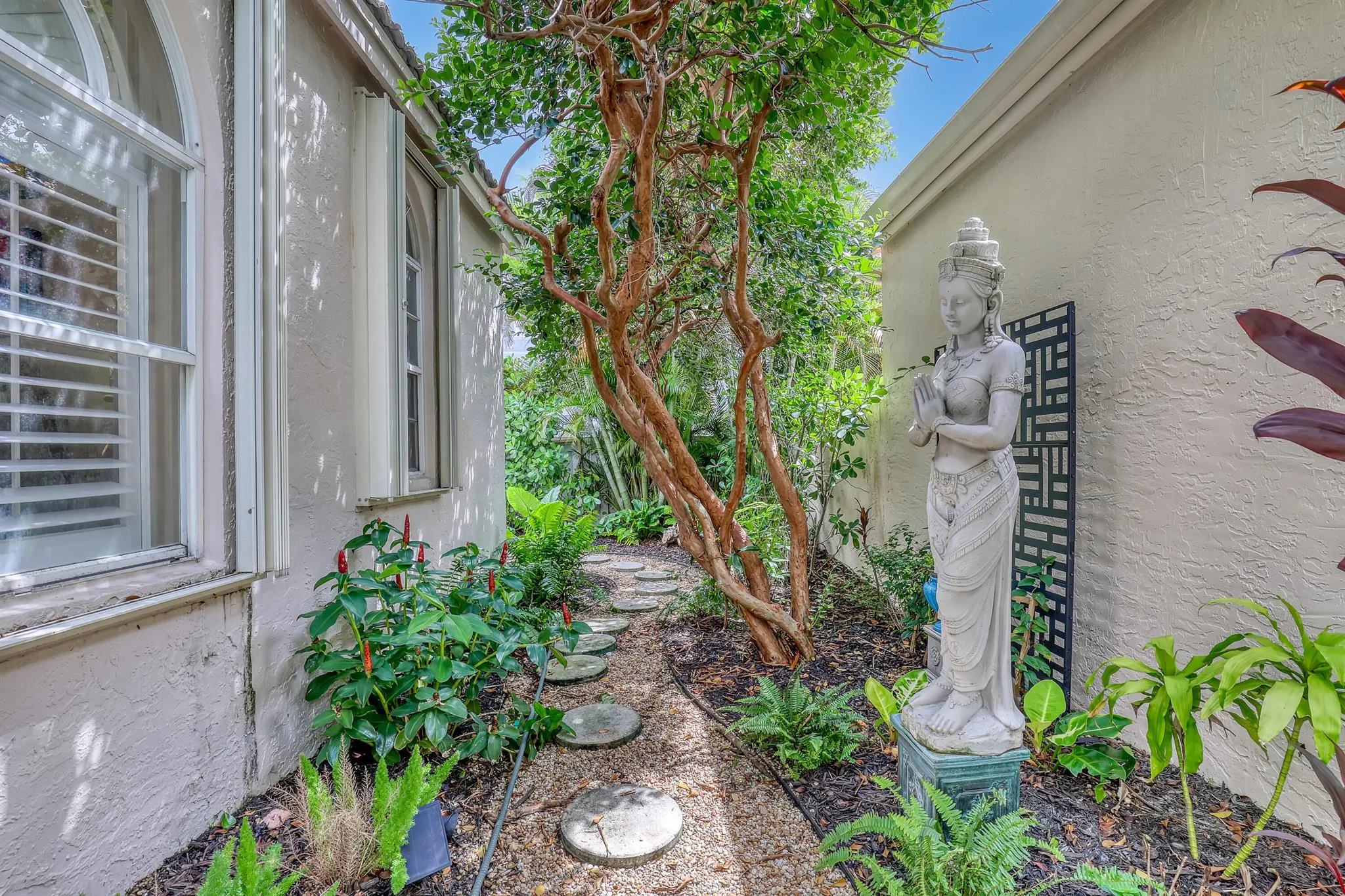 2076 Cezanne Road