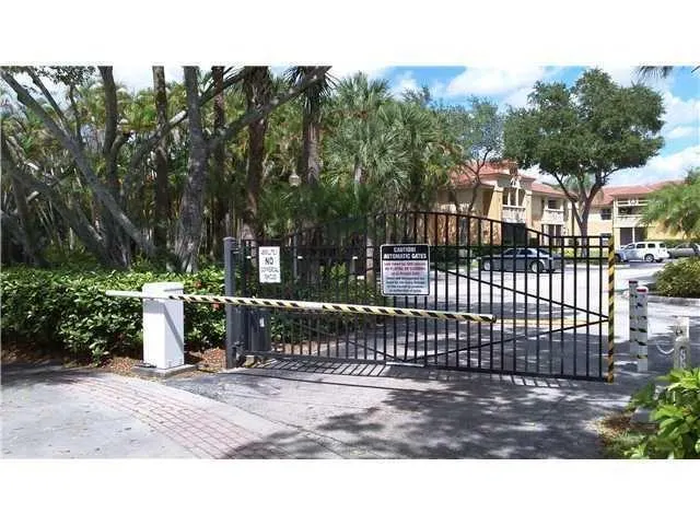 4759 Via Palm Lake, #302