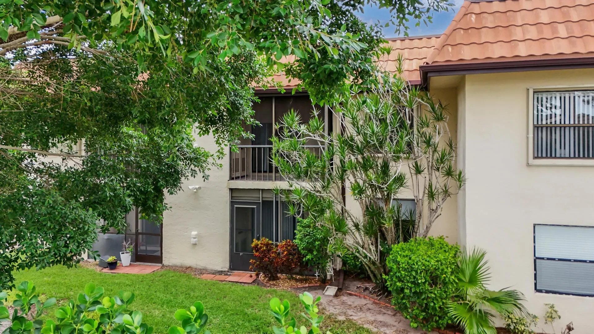7118 Golf Colony Court, #205
