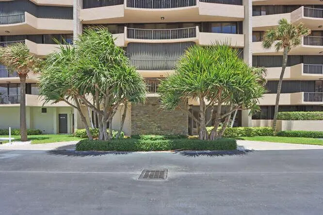 4200 N Ocean Drive, #2-903