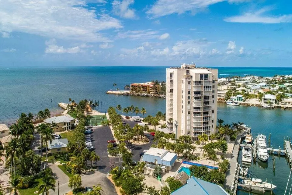 2000 Coco Plum Drive, #601