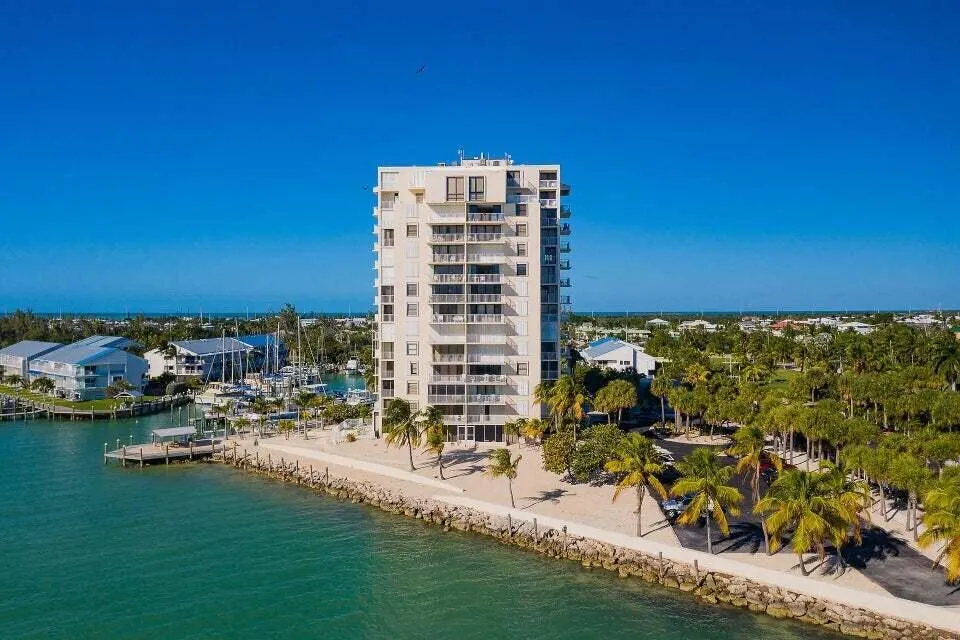 2000 Coco Plum Drive, #601