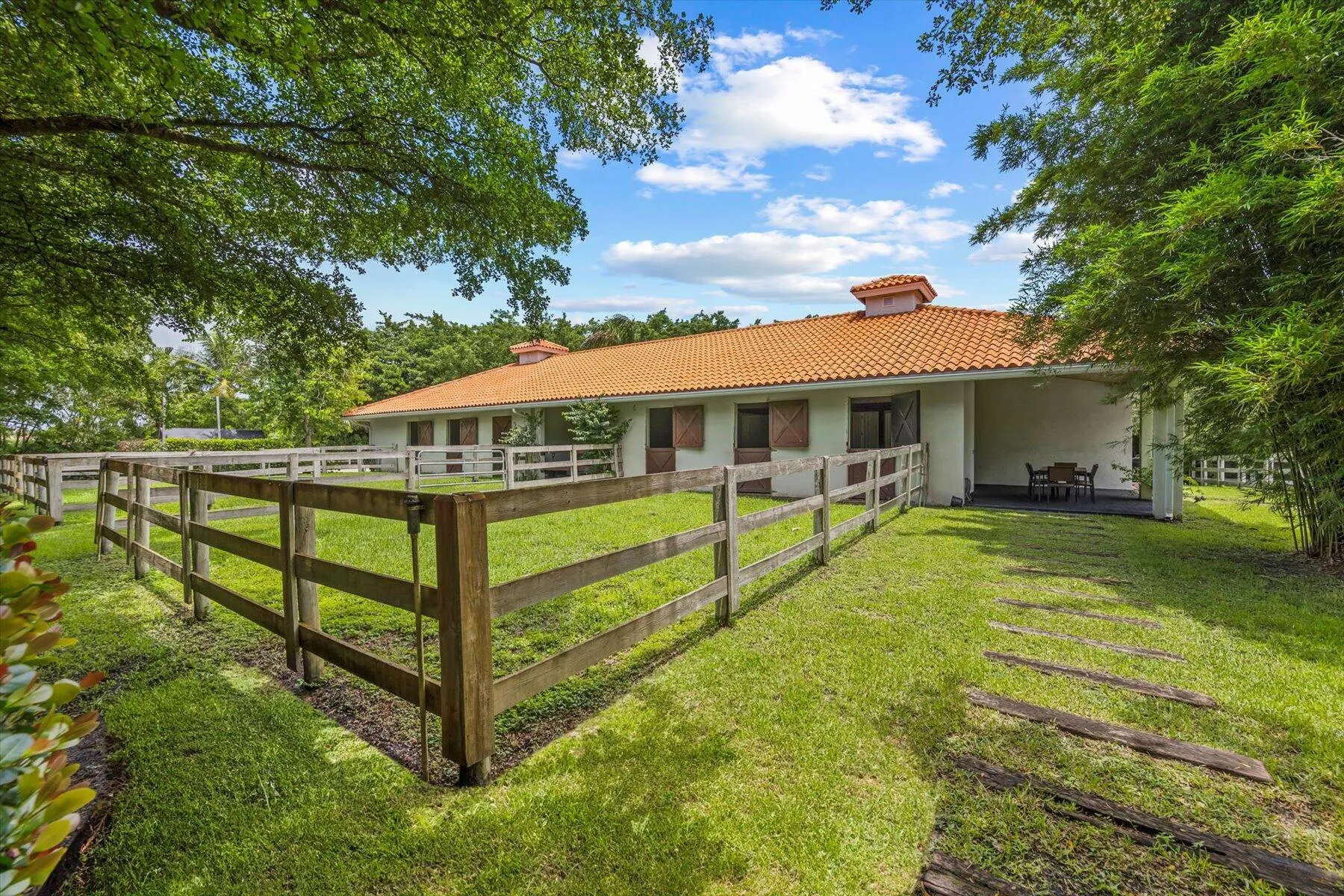 2439 Appaloosa Trail