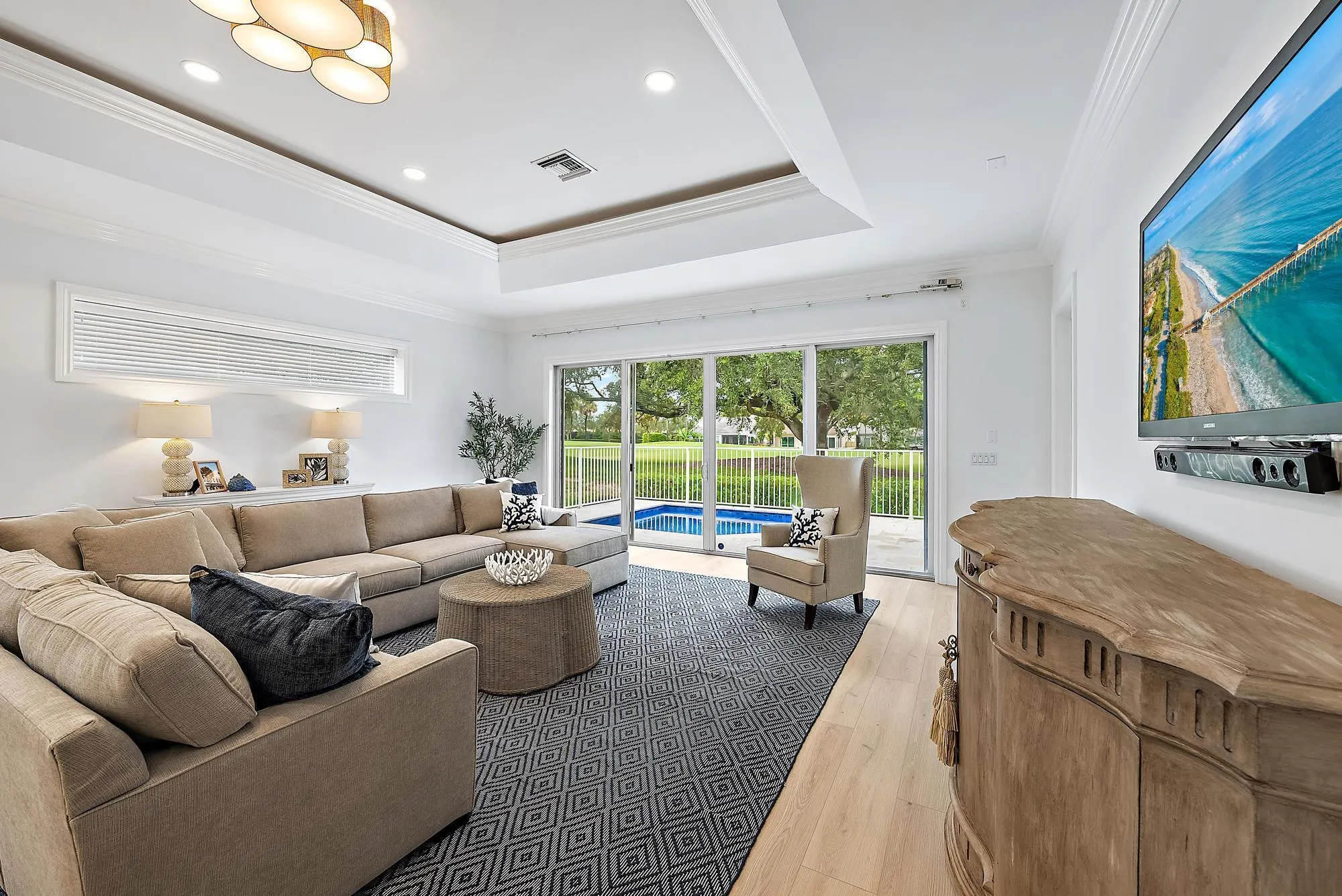 17065 Bay Street