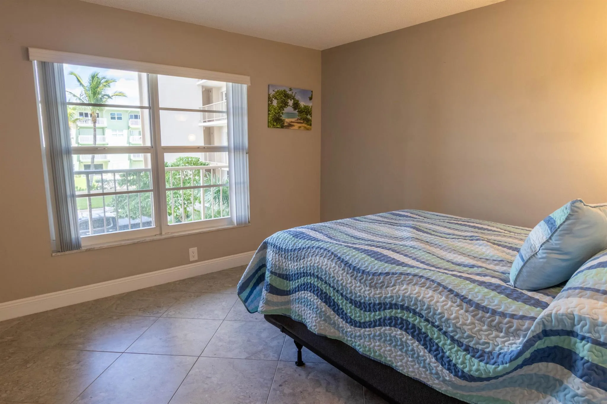 1021 Hillsboro Mile, #103