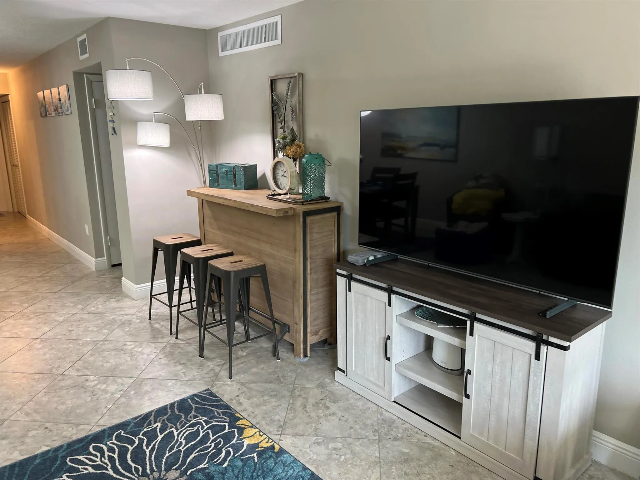1021 Hillsboro Mile, #103