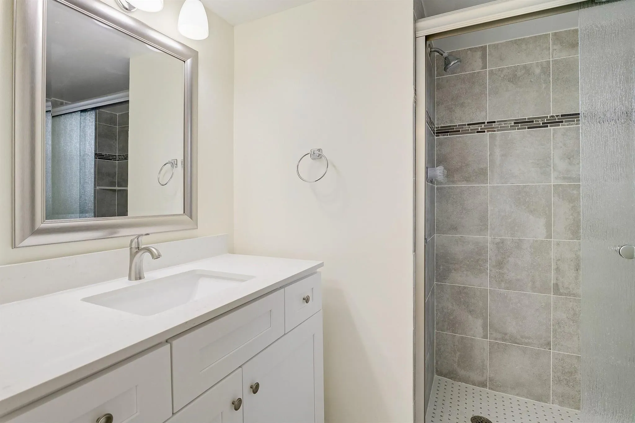 3810 Via Poinciana, #404