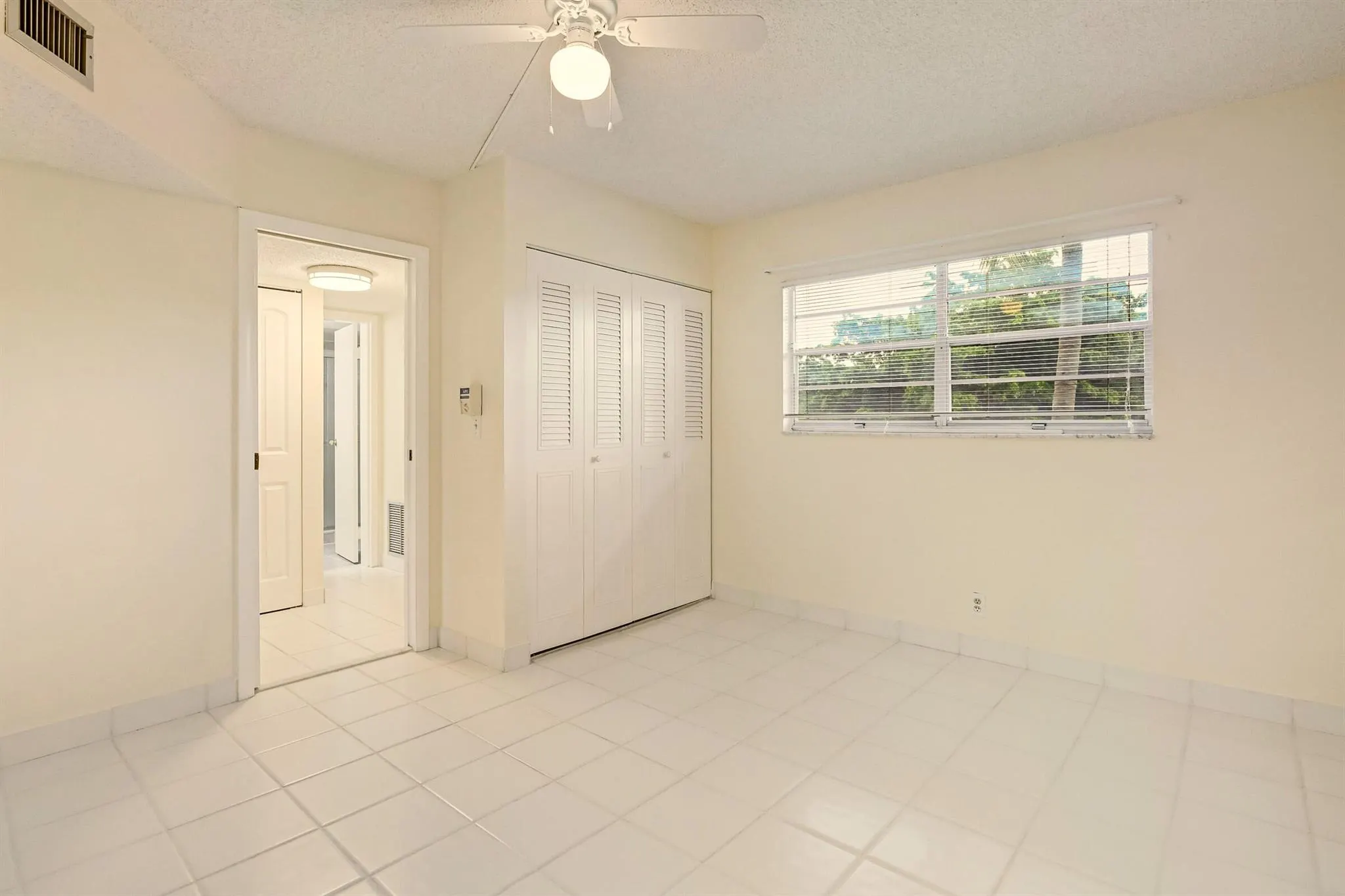 3810 Via Poinciana, #404