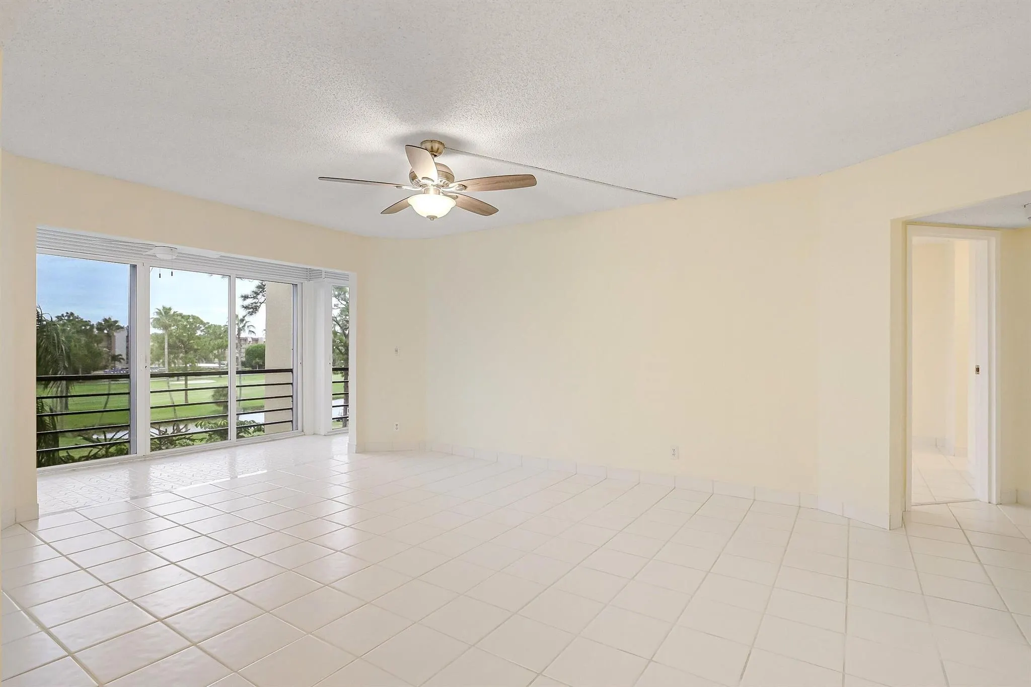 3810 Via Poinciana, #404