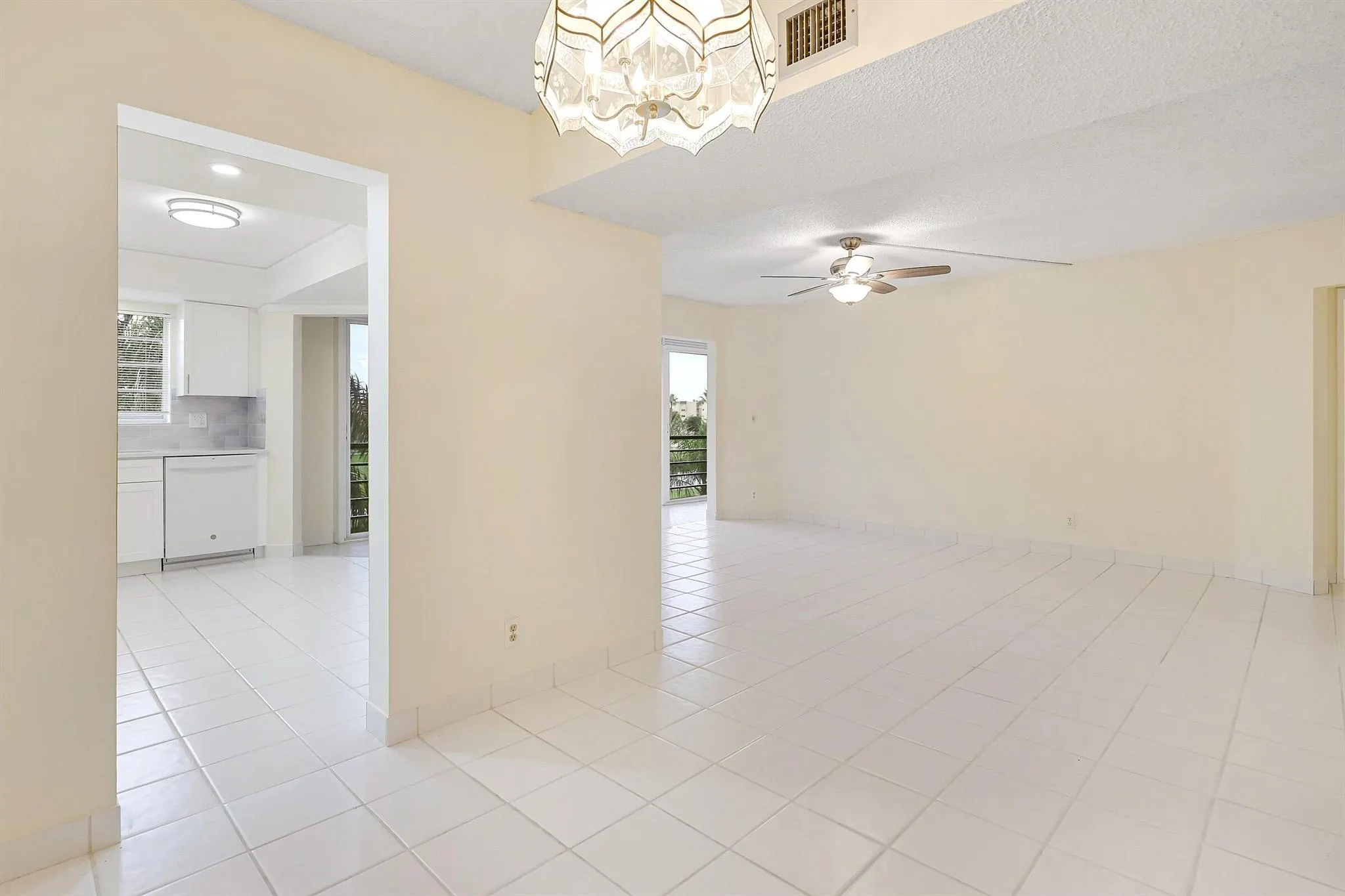 3810 Via Poinciana, #404