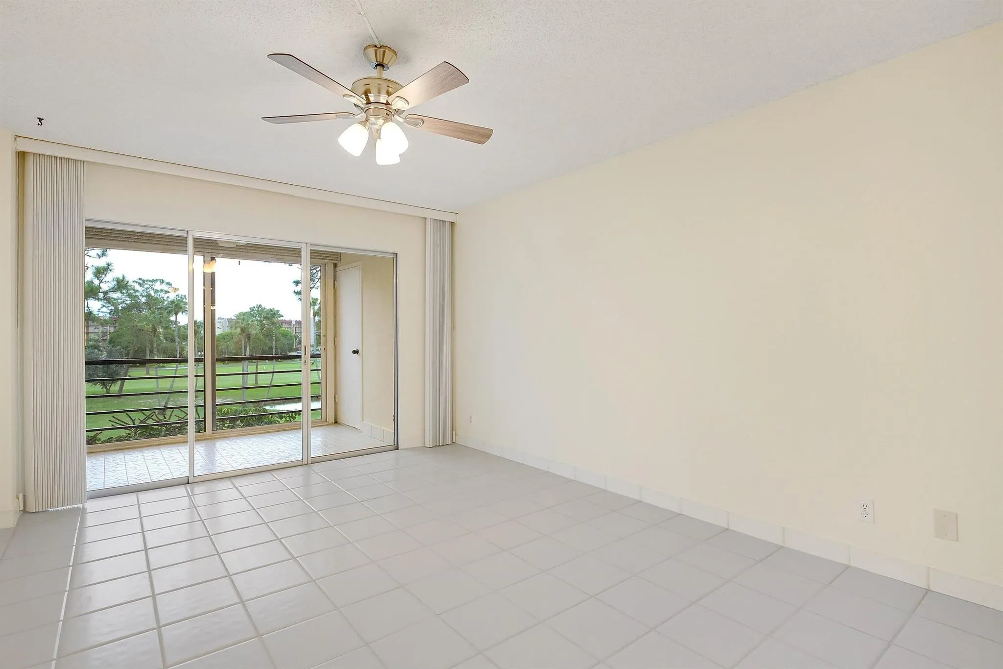3810 Via Poinciana, #404