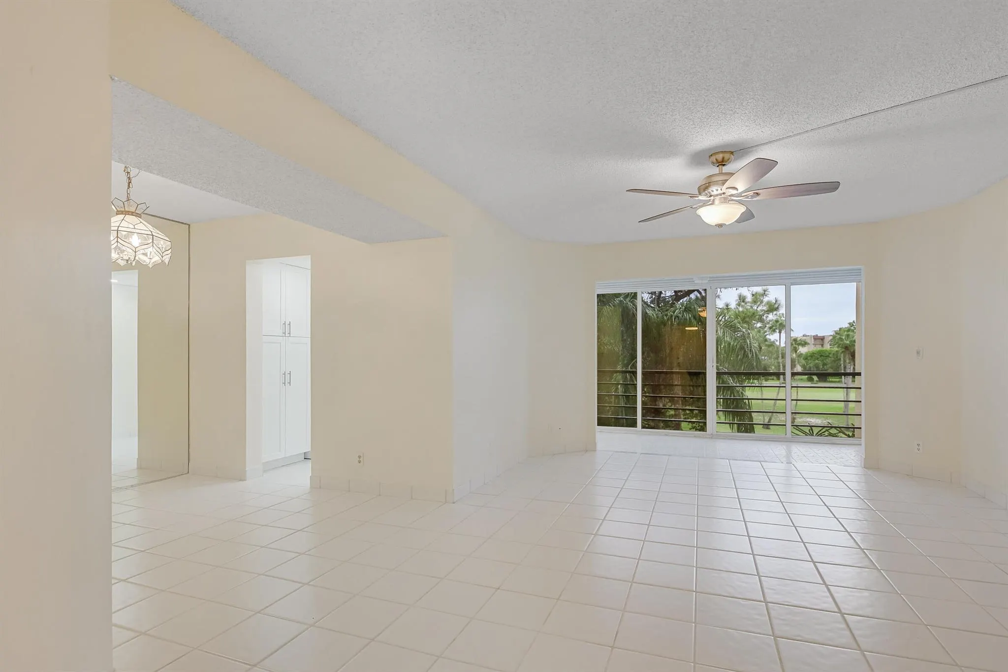 3810 Via Poinciana, #404