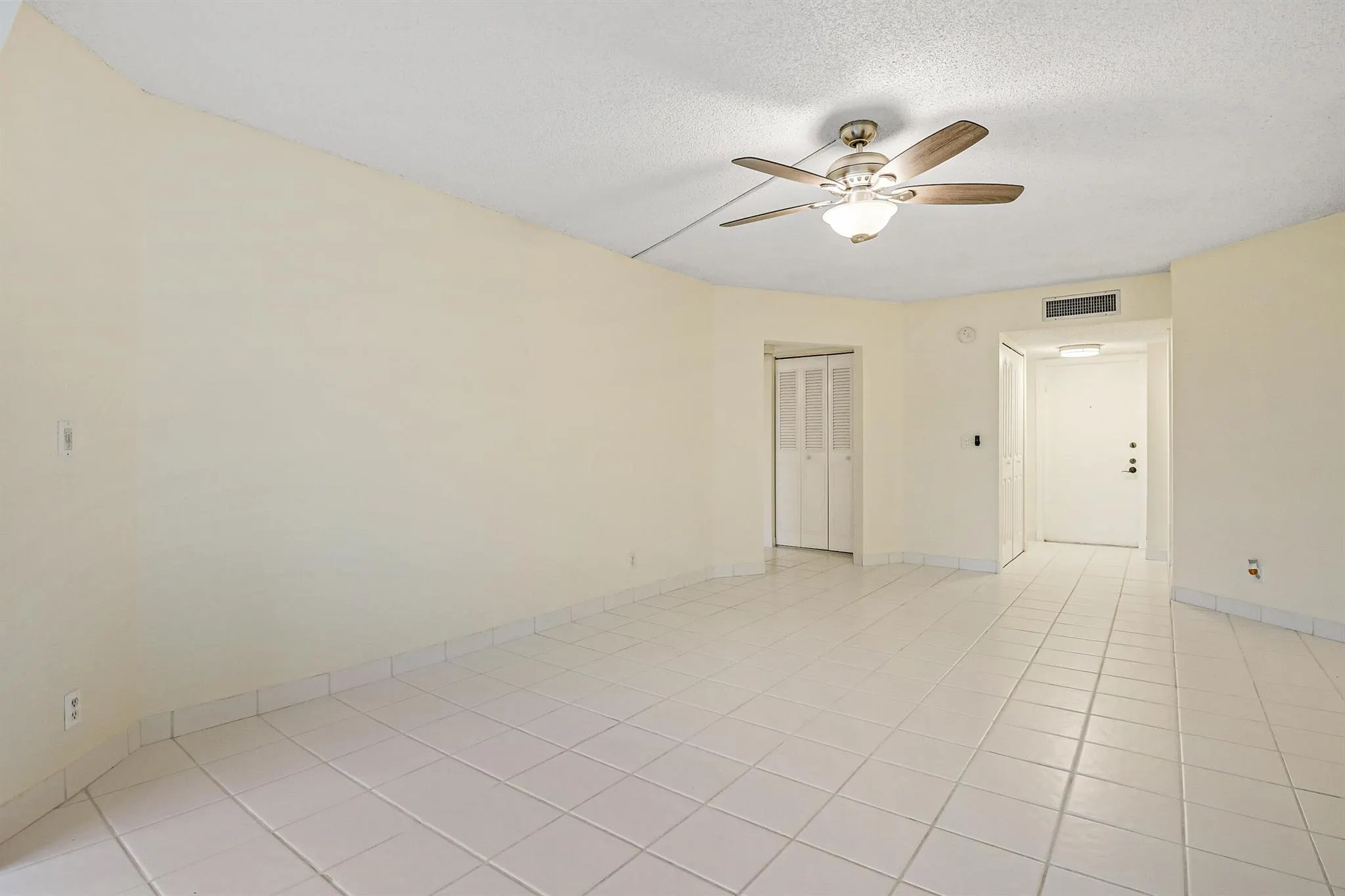 3810 Via Poinciana, #404
