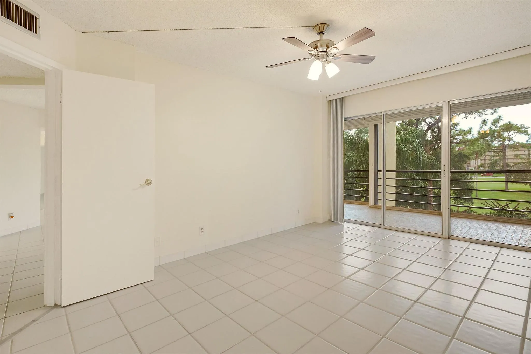 3810 Via Poinciana, #404