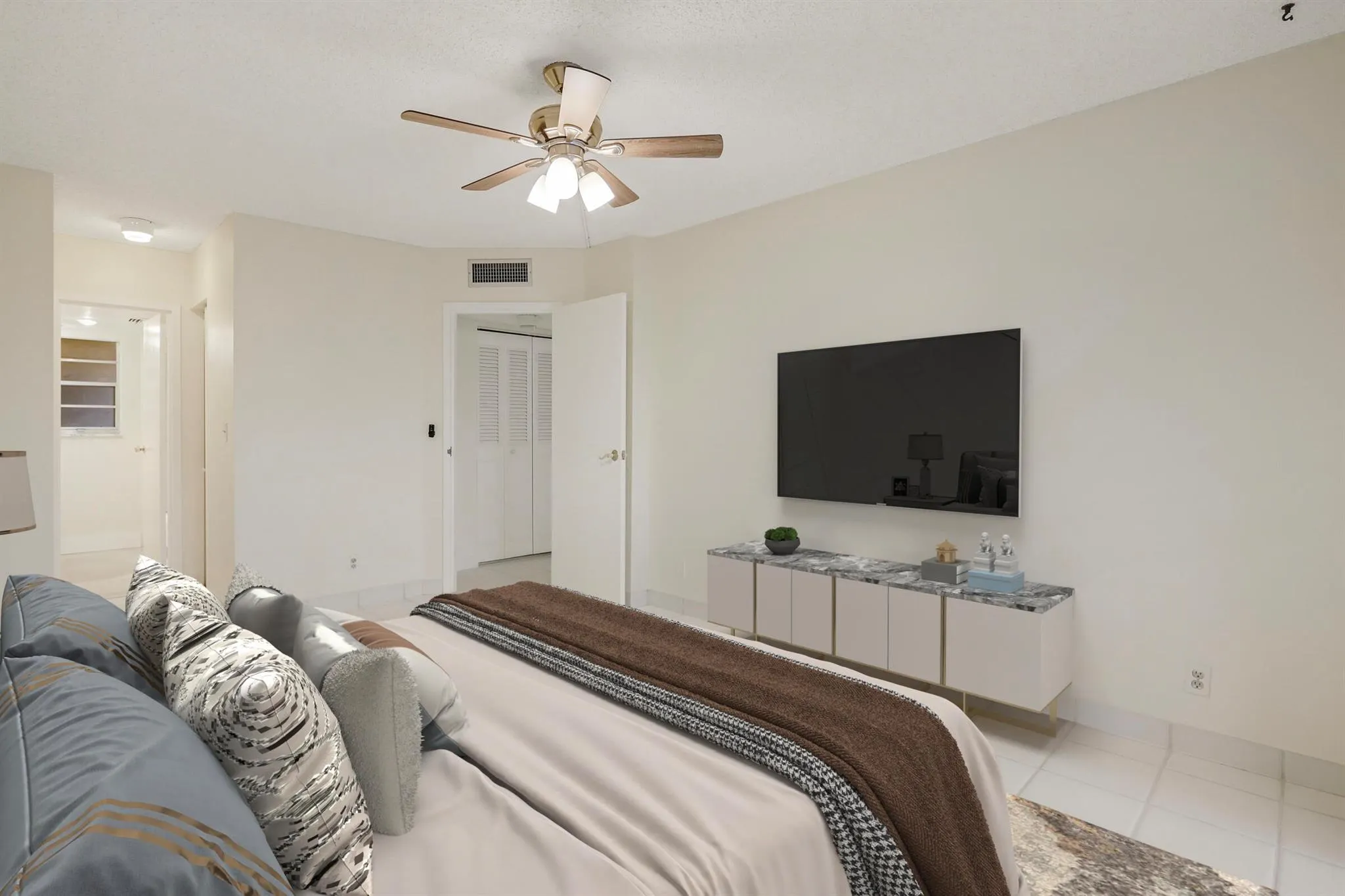 3810 Via Poinciana, #404