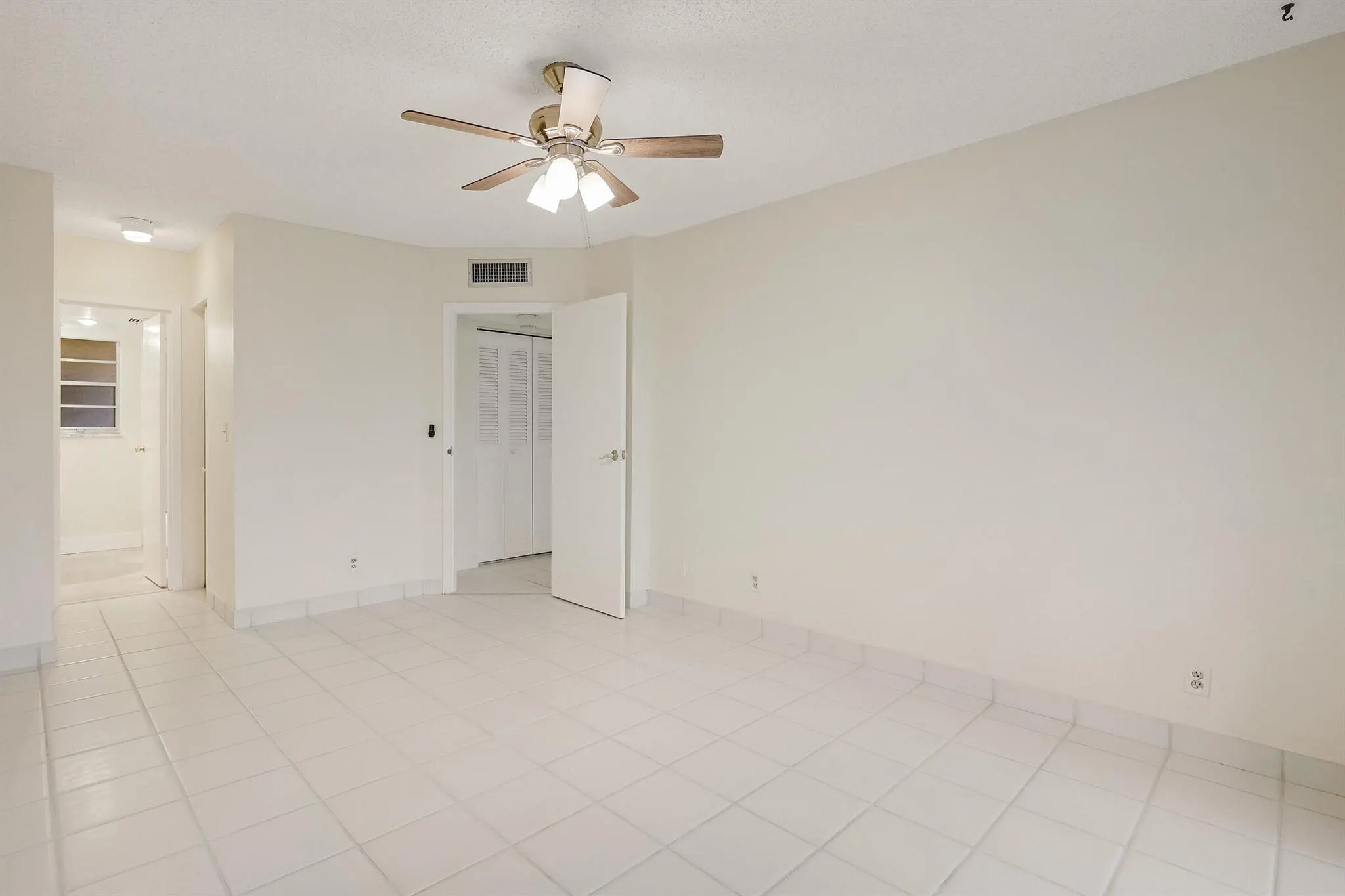 3810 Via Poinciana, #404