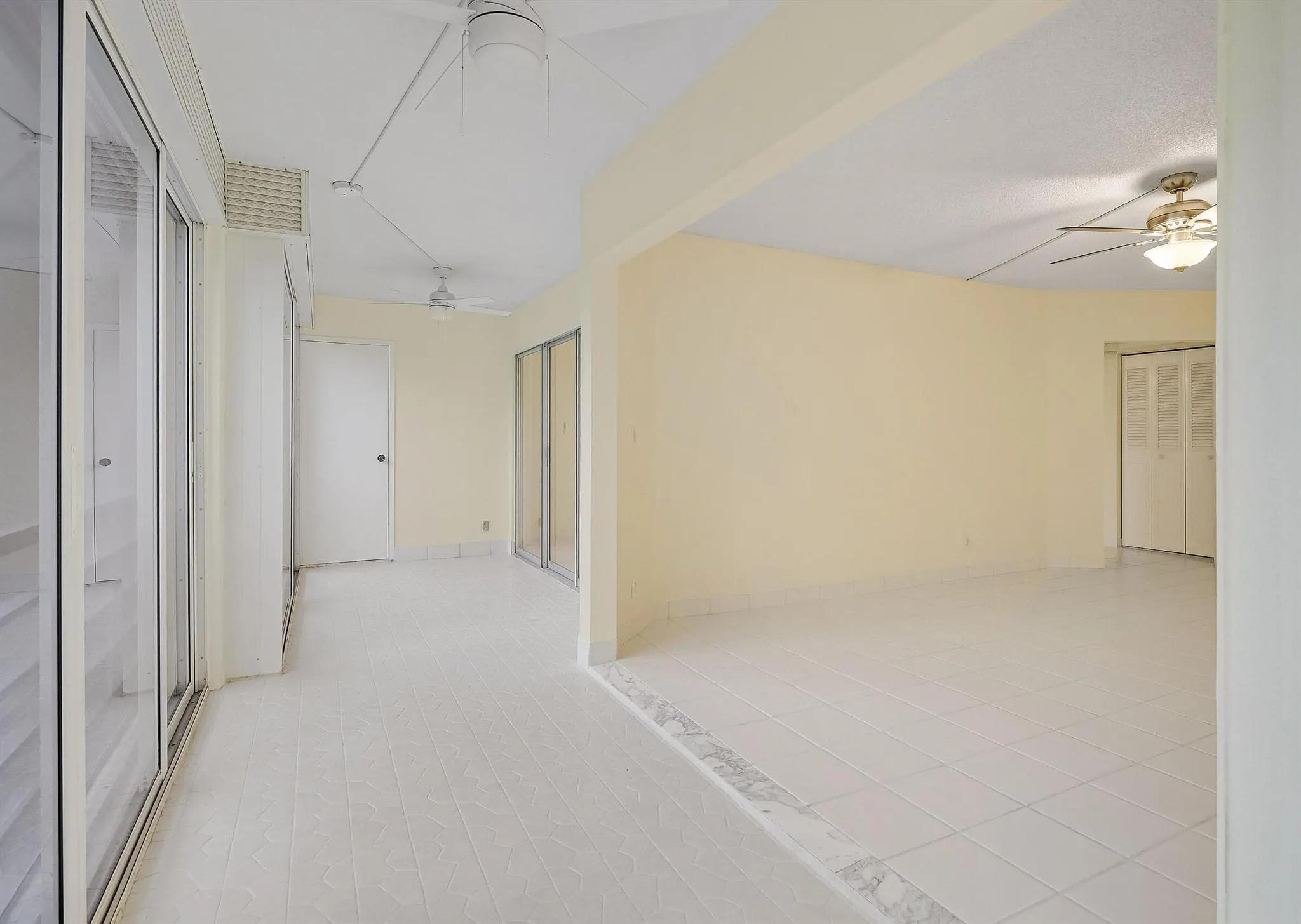 3810 Via Poinciana, #404