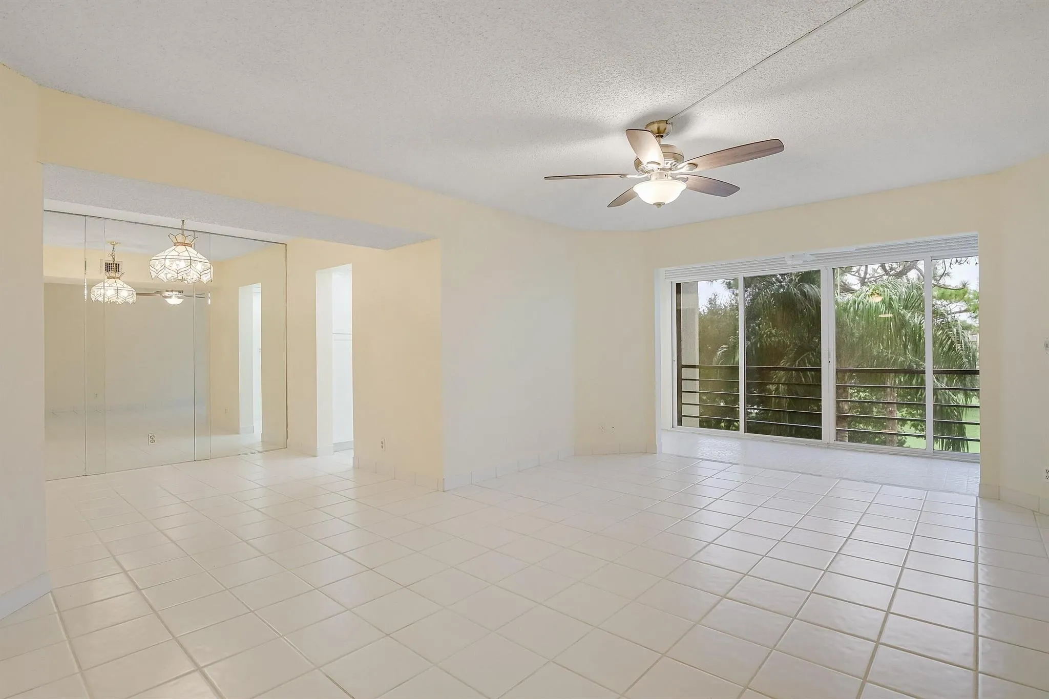 3810 Via Poinciana, #404