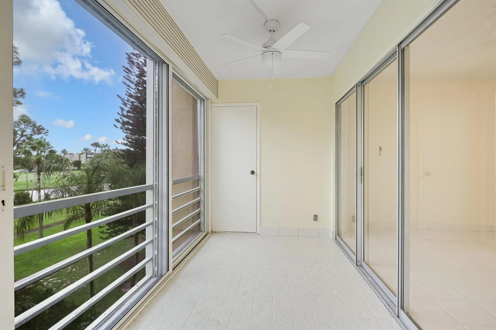 3810 Via Poinciana, #404