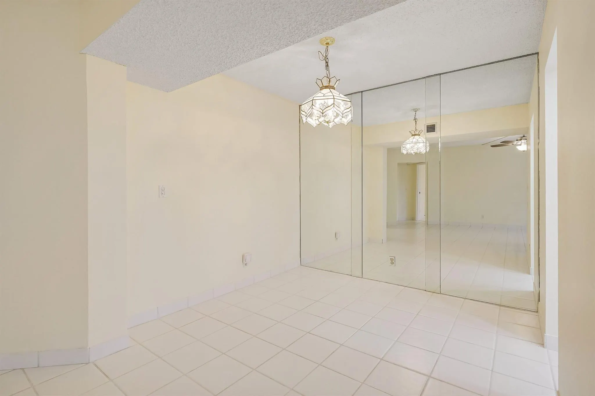 3810 Via Poinciana, #404