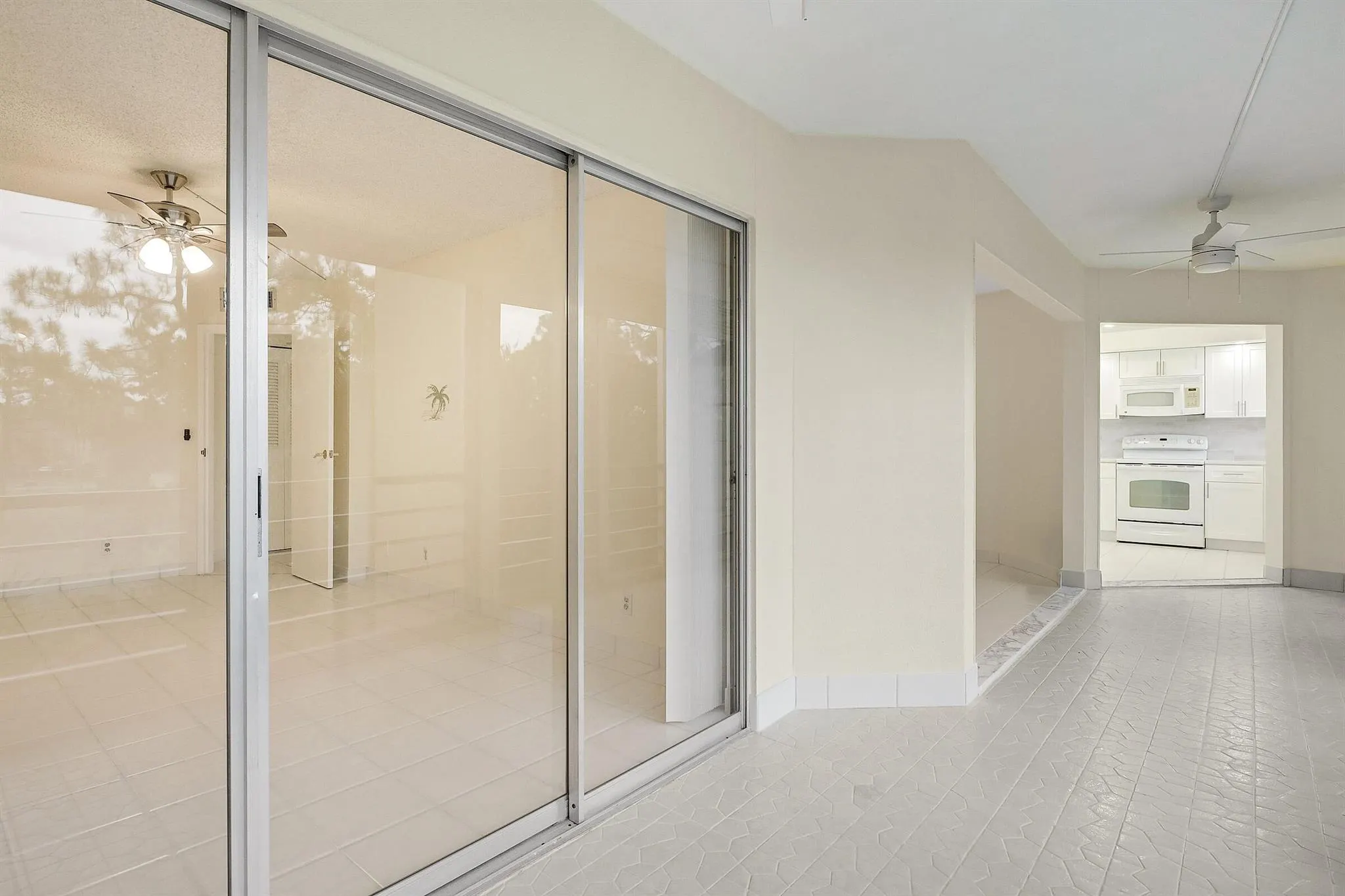 3810 Via Poinciana, #404