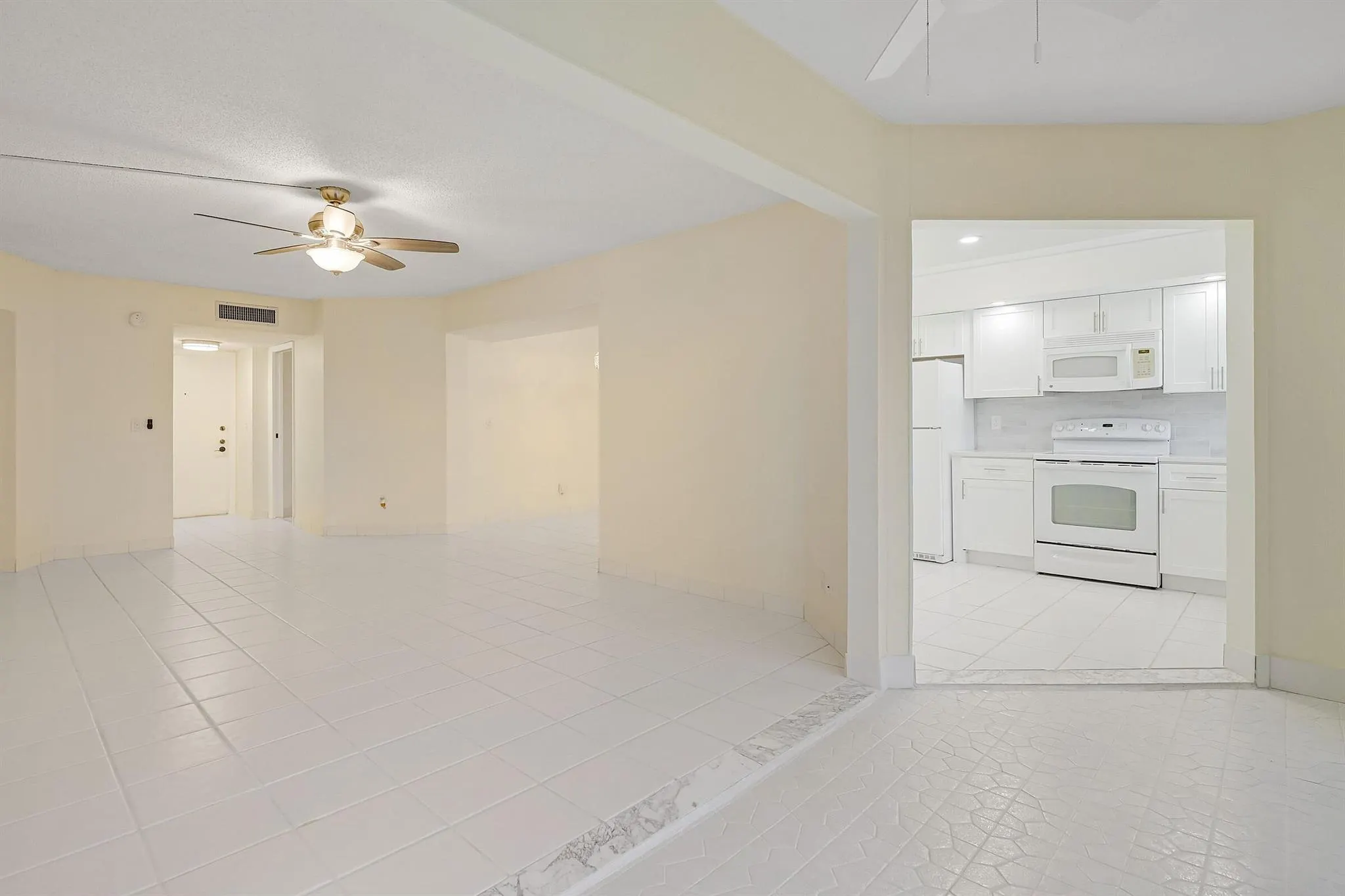 3810 Via Poinciana, #404