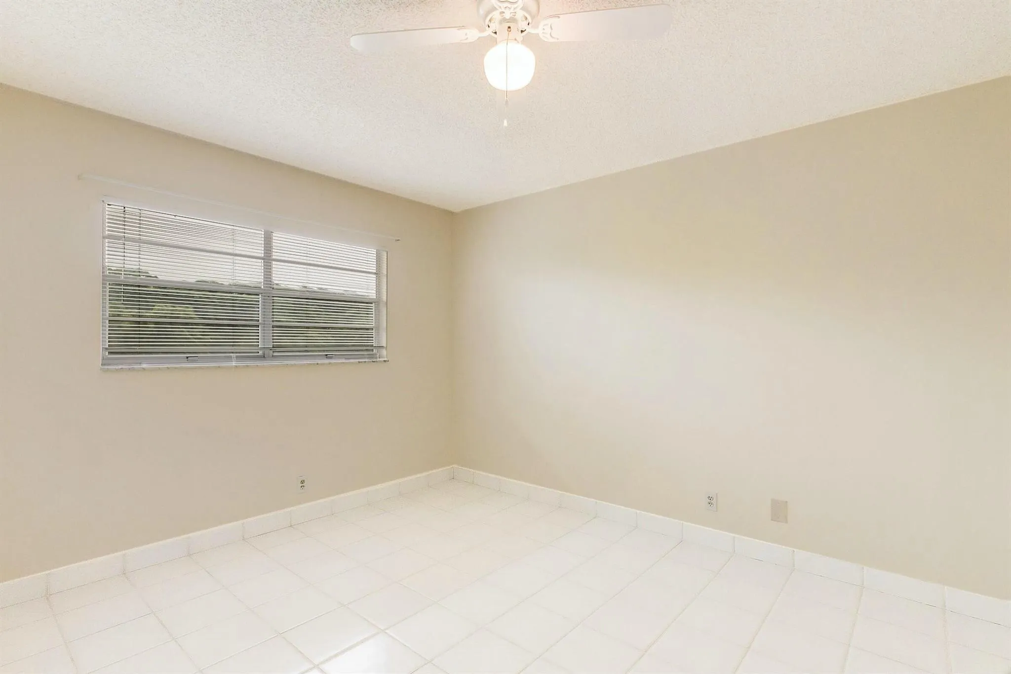 3810 Via Poinciana, #404