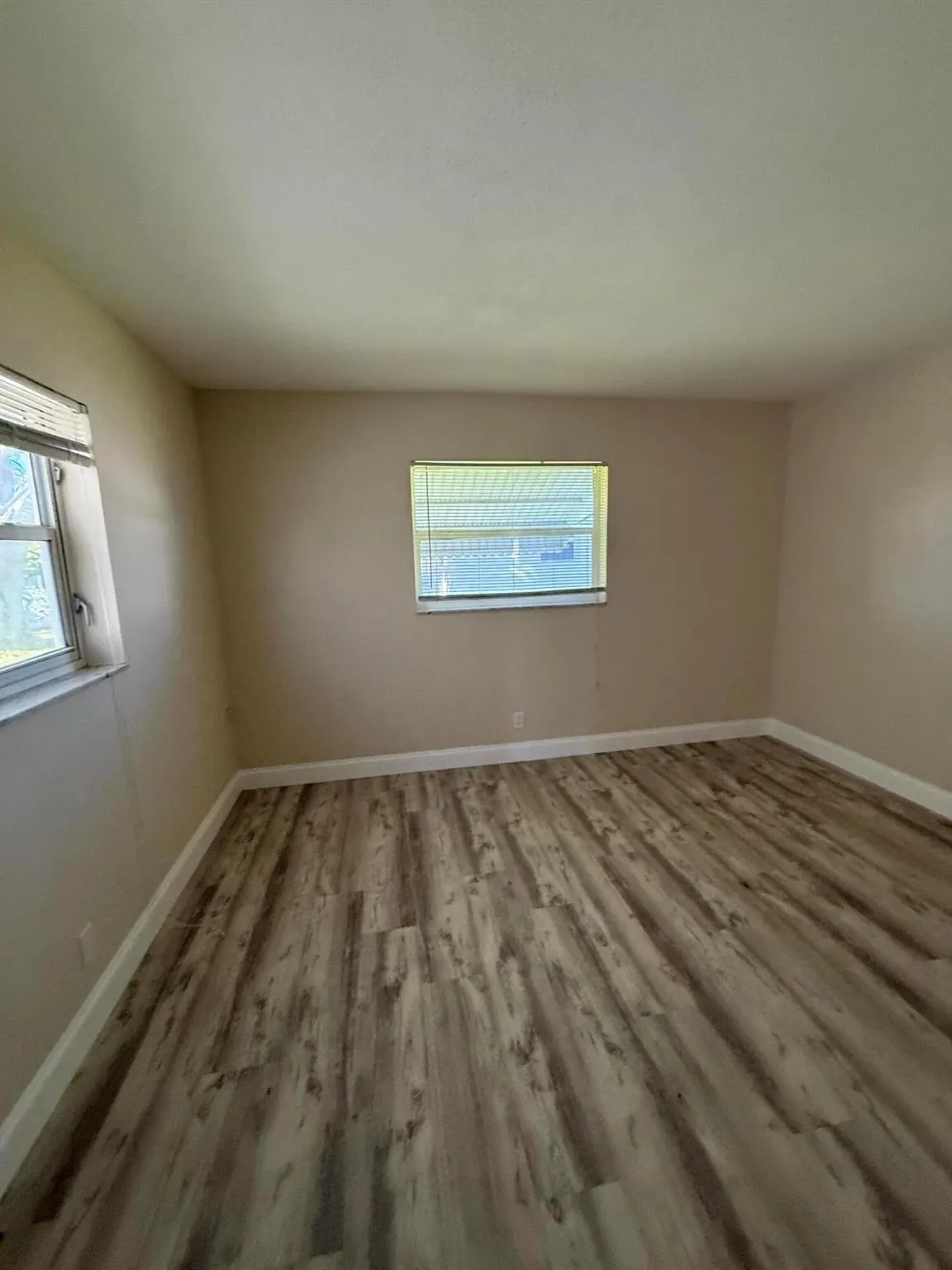 1904 SW Golf Lane