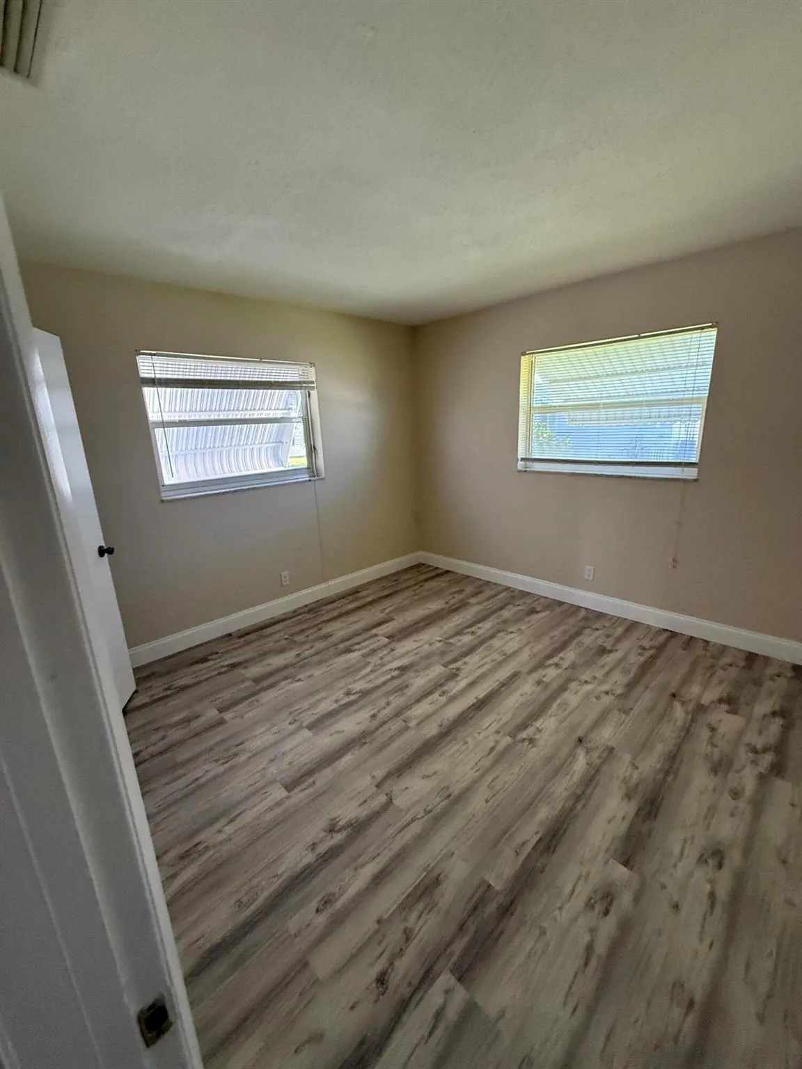 1904 SW Golf Lane