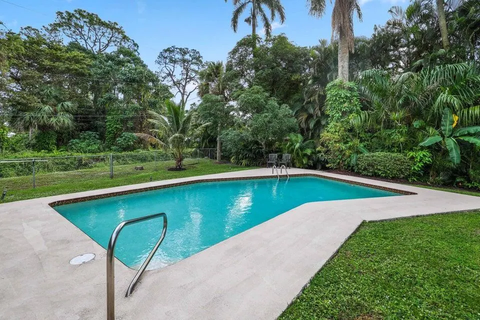 5554 Hibiscus Road