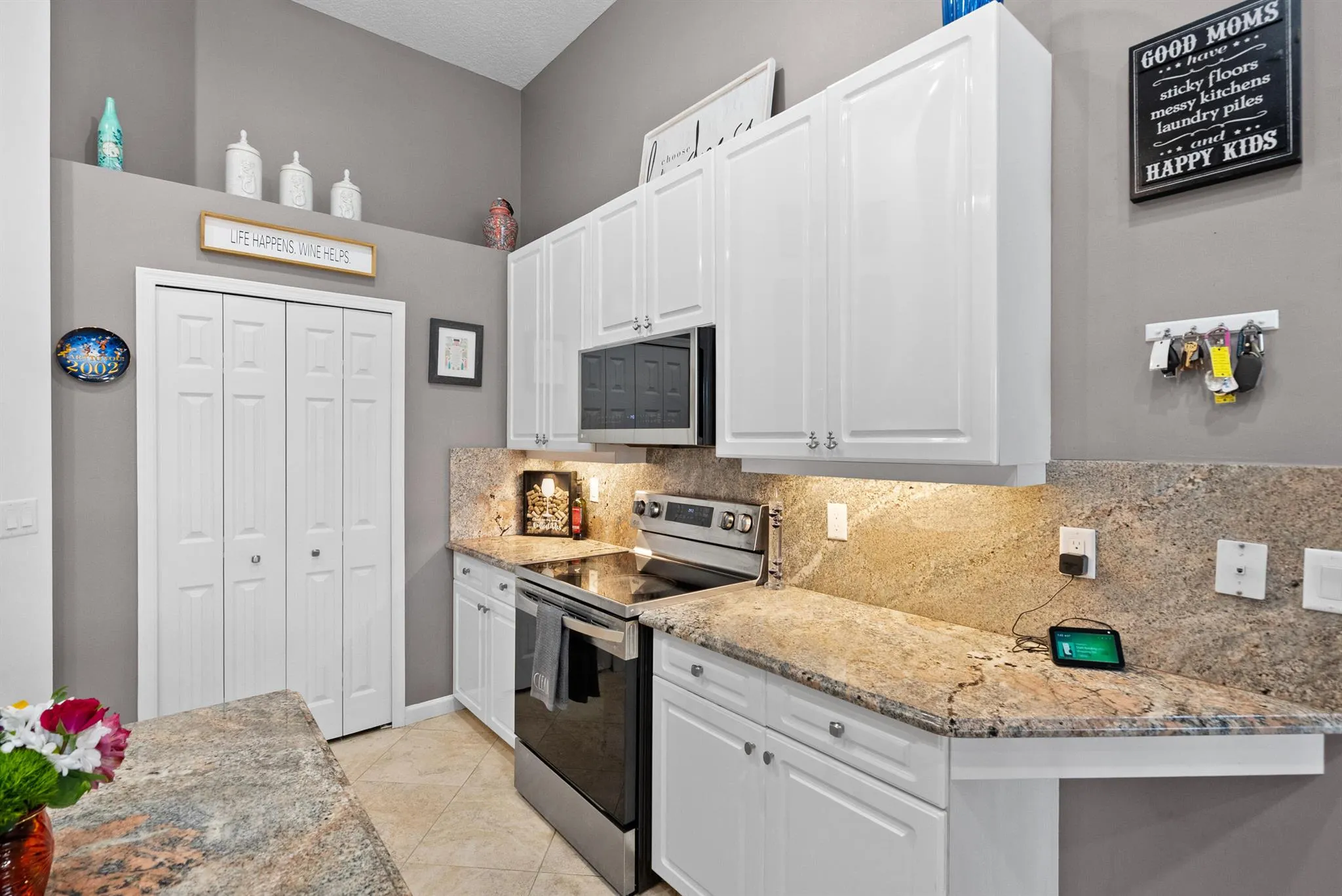 616 SW Lake Charles Circle