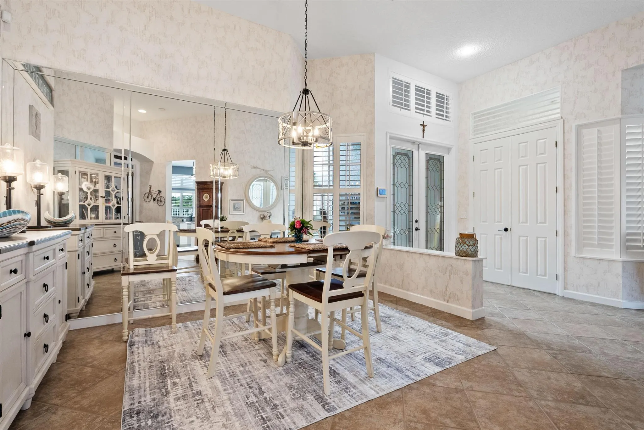 616 SW Lake Charles Circle