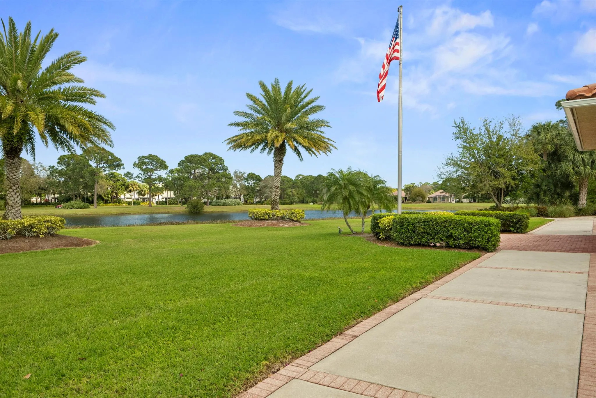 616 SW Lake Charles Circle