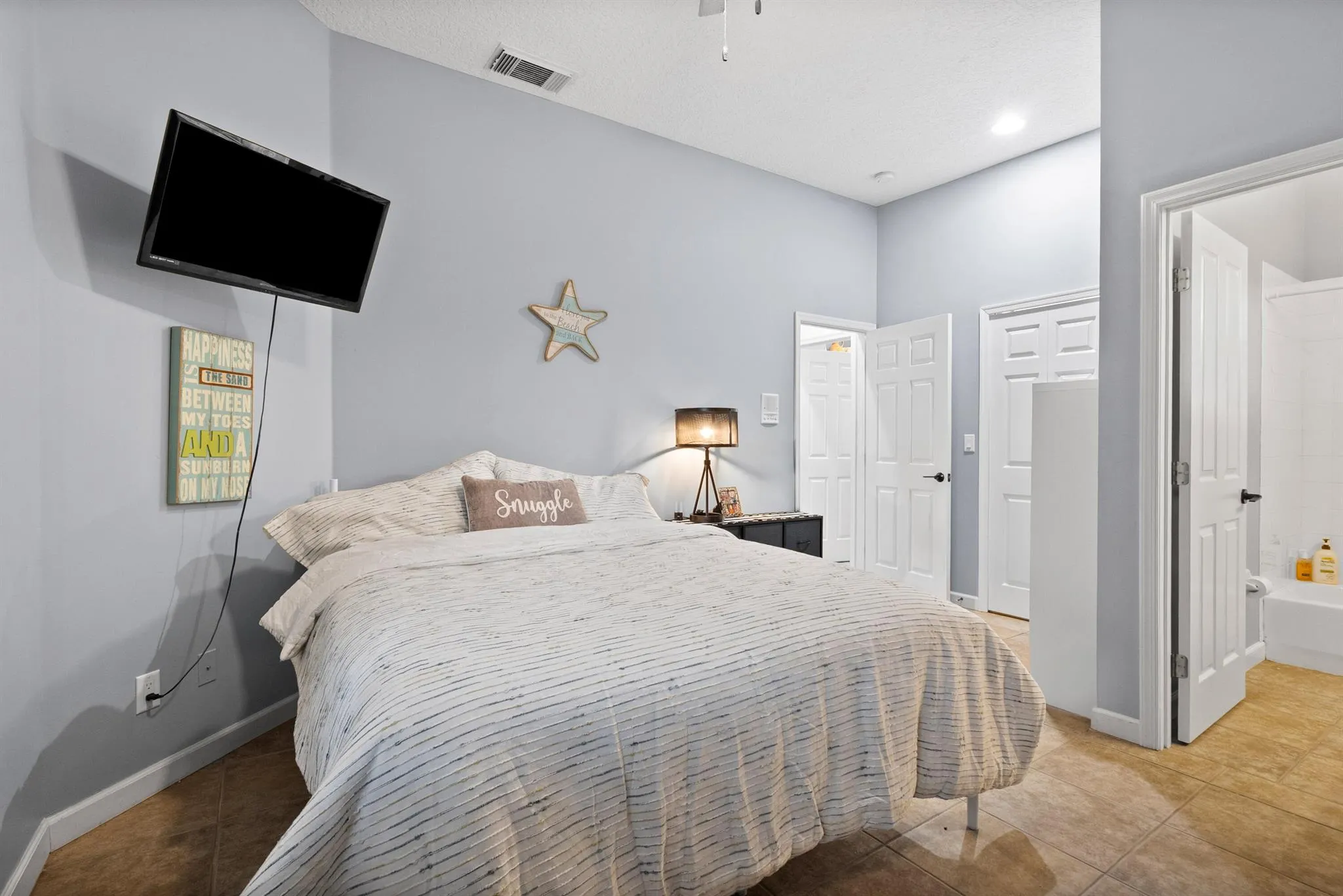 616 SW Lake Charles Circle