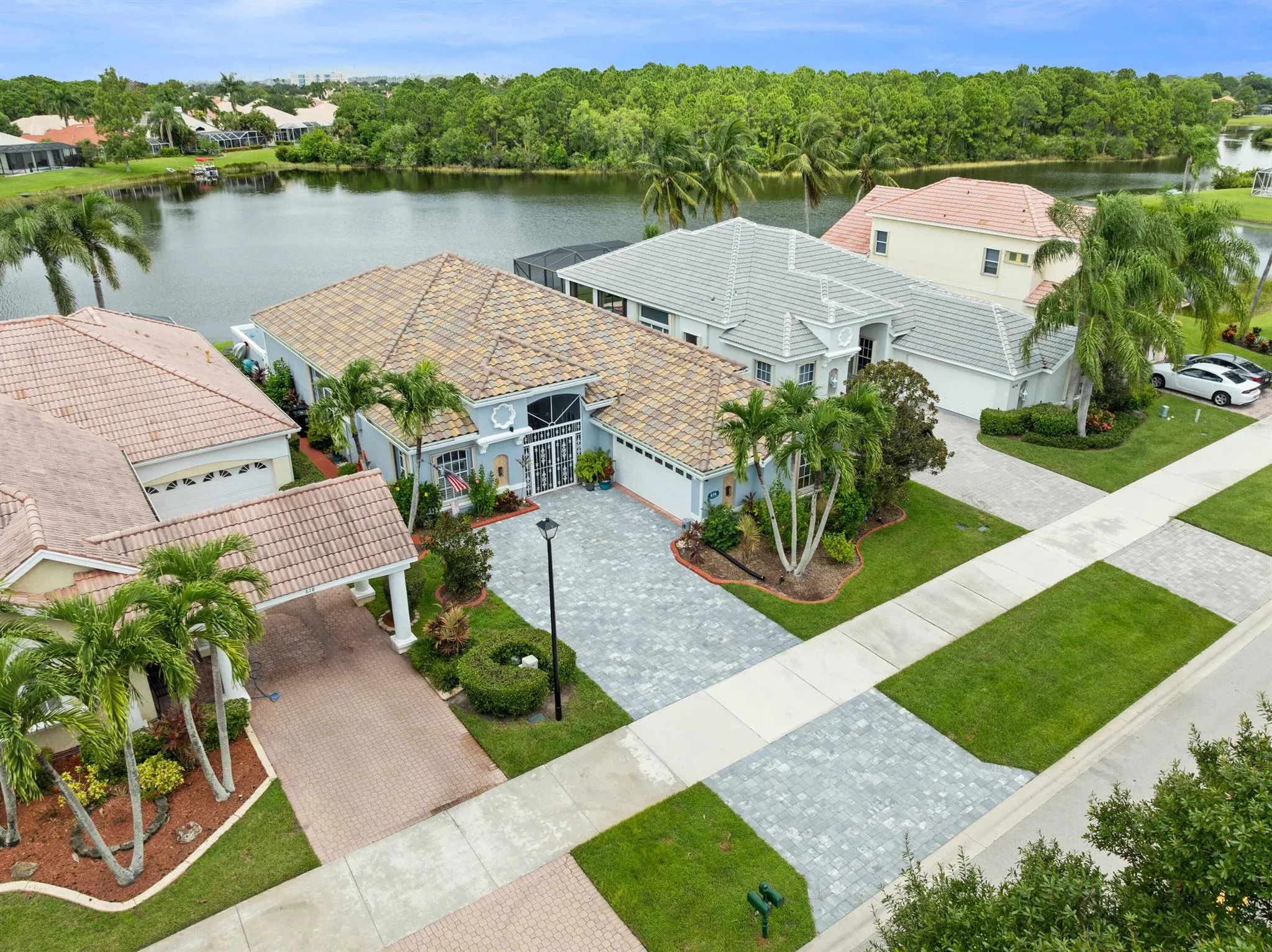 616 SW Lake Charles Circle