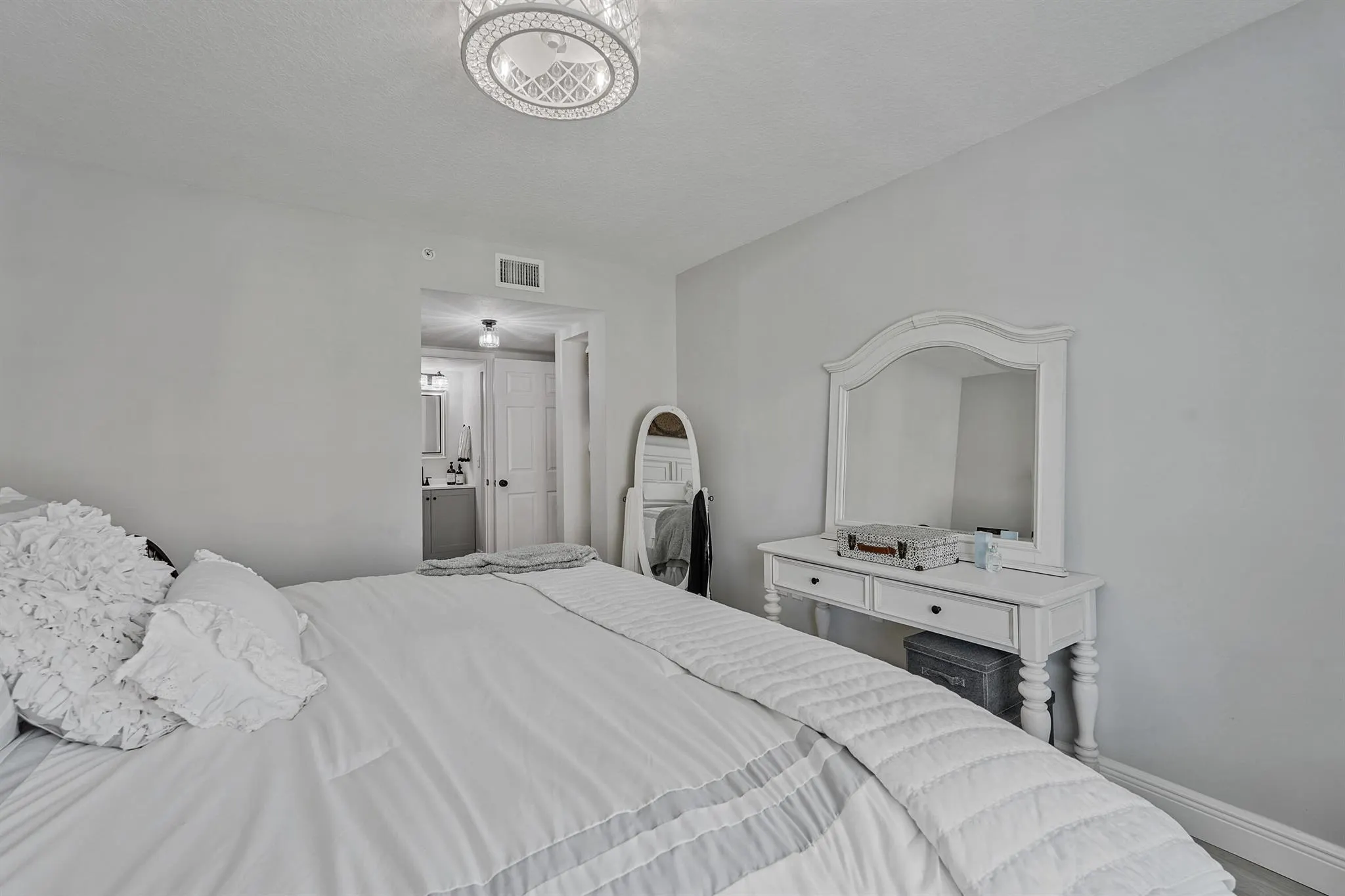 4041 San Marino Boulevard, #202
