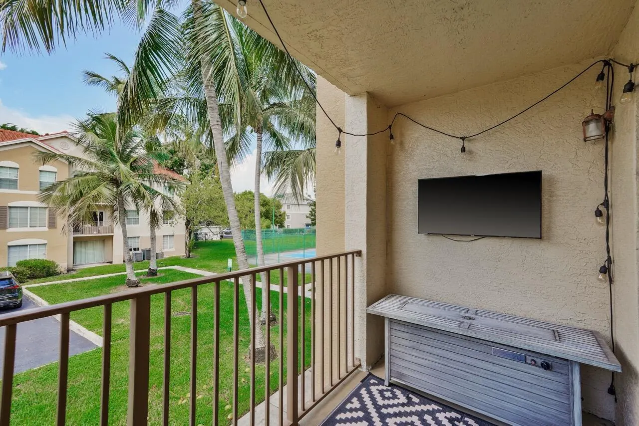 4041 San Marino Boulevard, #202