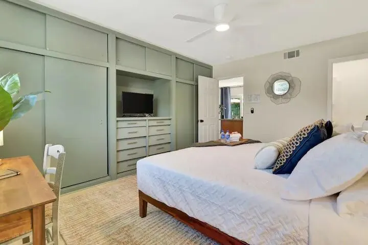 2320 NE 51st Street