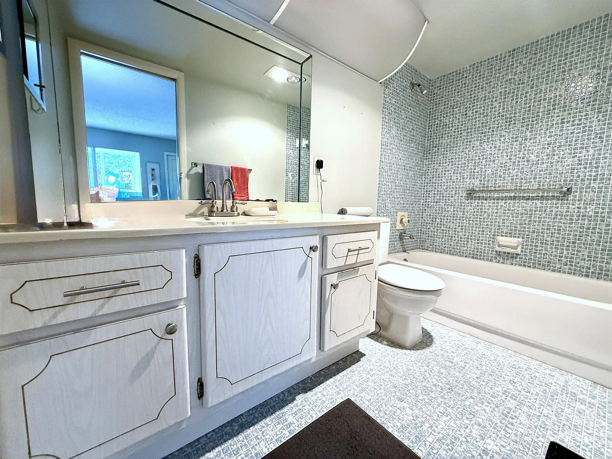 3032 Oakridge D