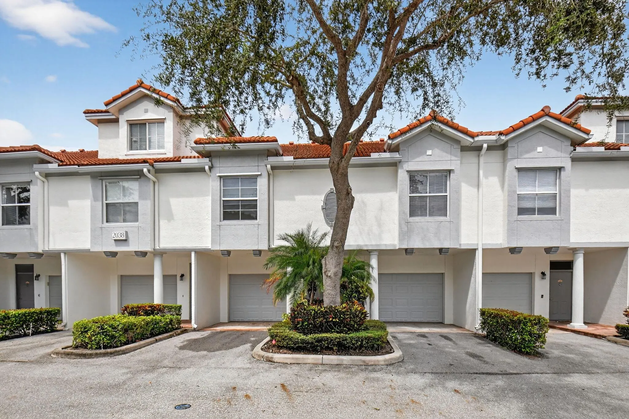 2038 Alta Meadows Lane, #1507