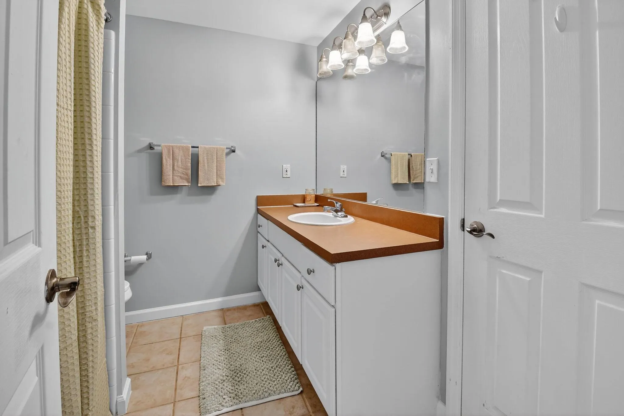 2038 Alta Meadows Lane, #1507
