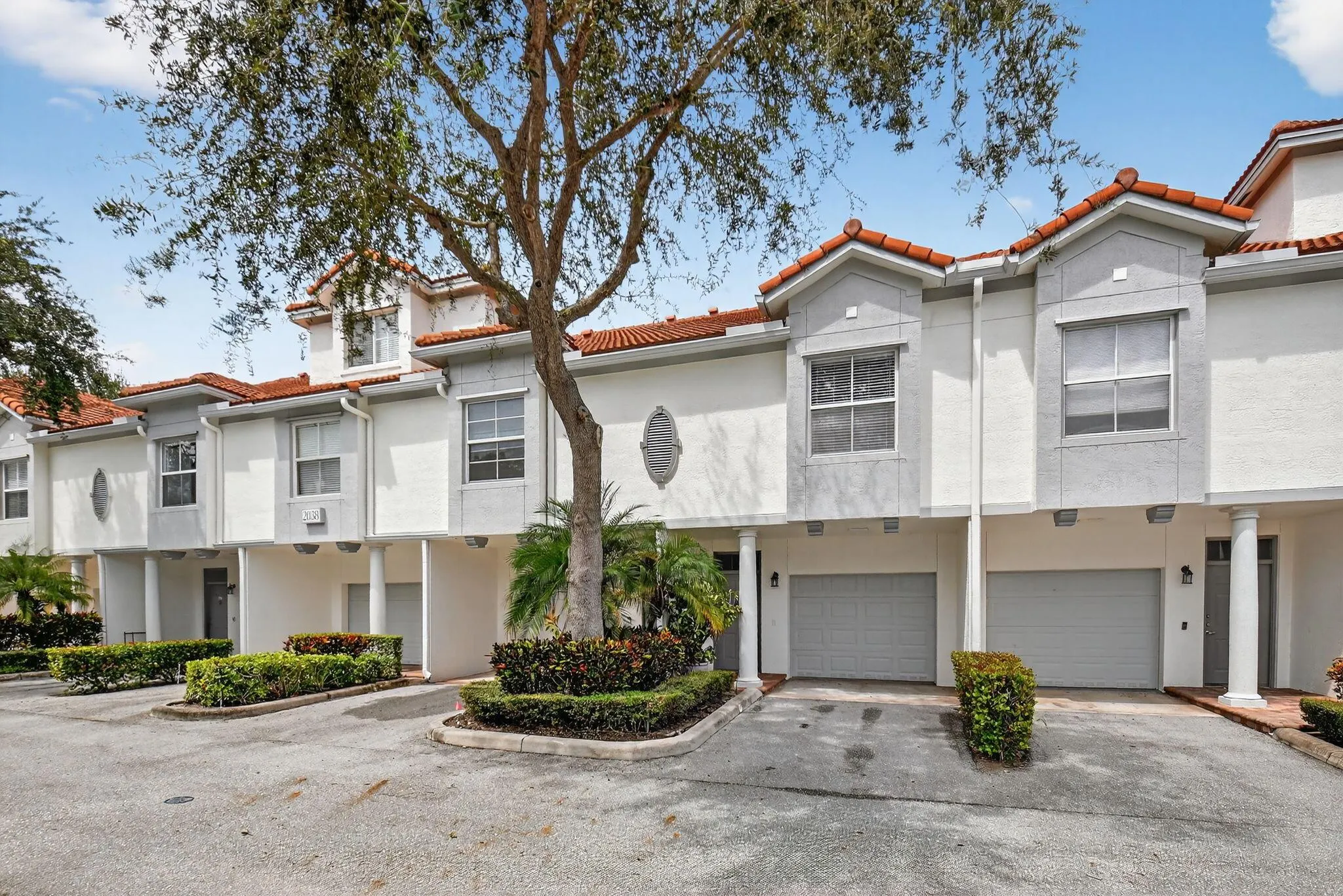 2038 Alta Meadows Lane, #1507