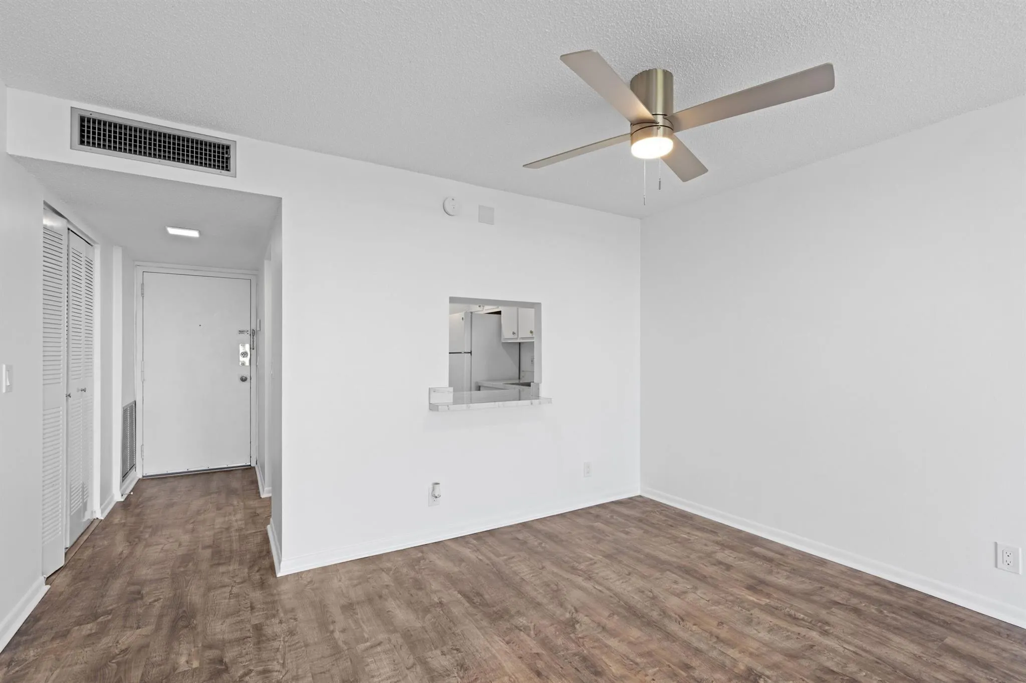 470 Executive Center Drive, #5k