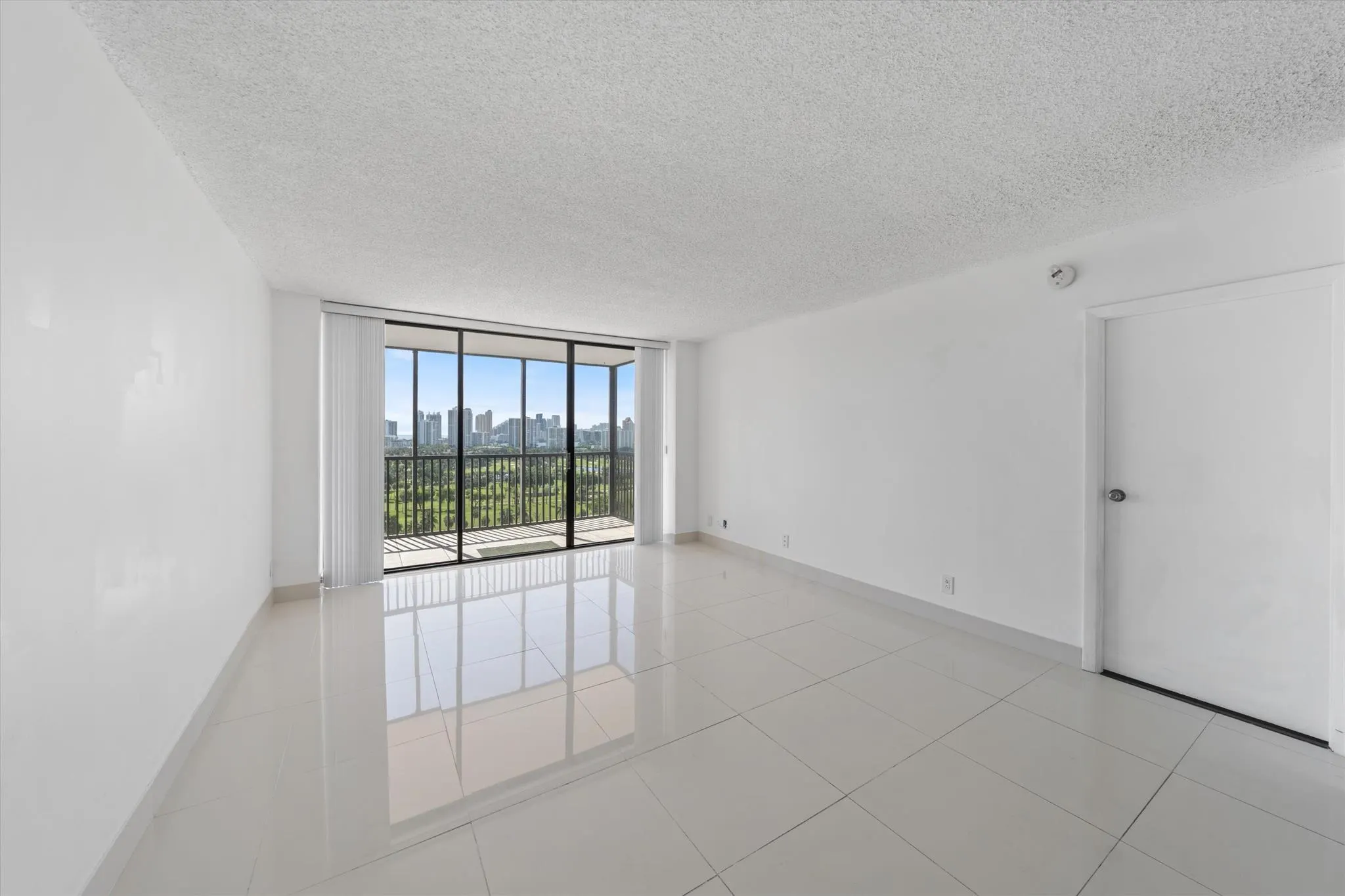 20301 W Country Club Drive, #1927