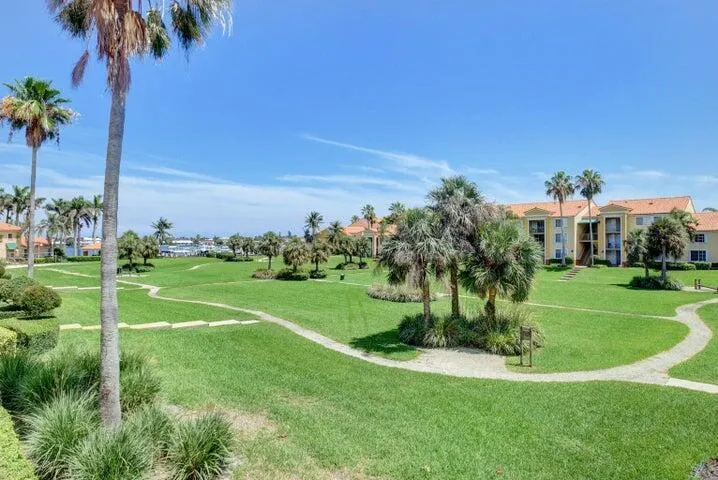 160 Yacht Club Way, #102