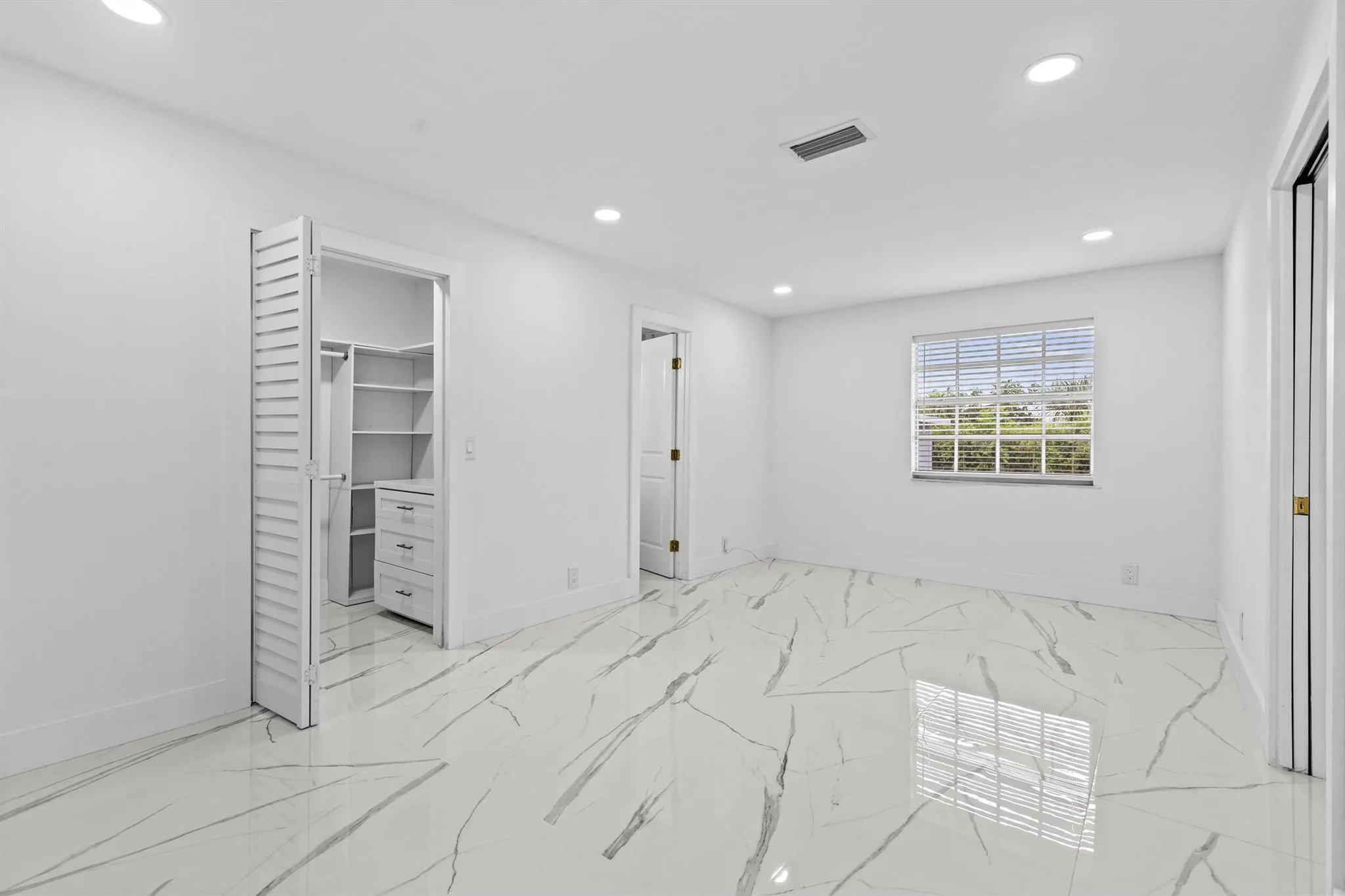 1651 W 35th Street